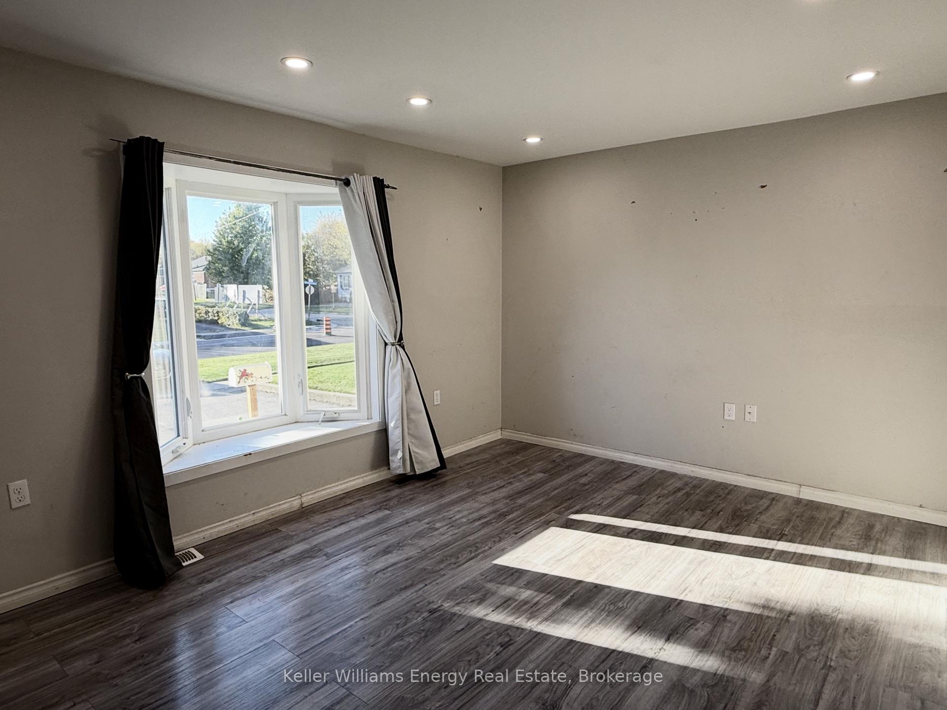 Photo 3 of Unit Main, 273 Wilson Road S, Oshawa, Donevan — HOMEH