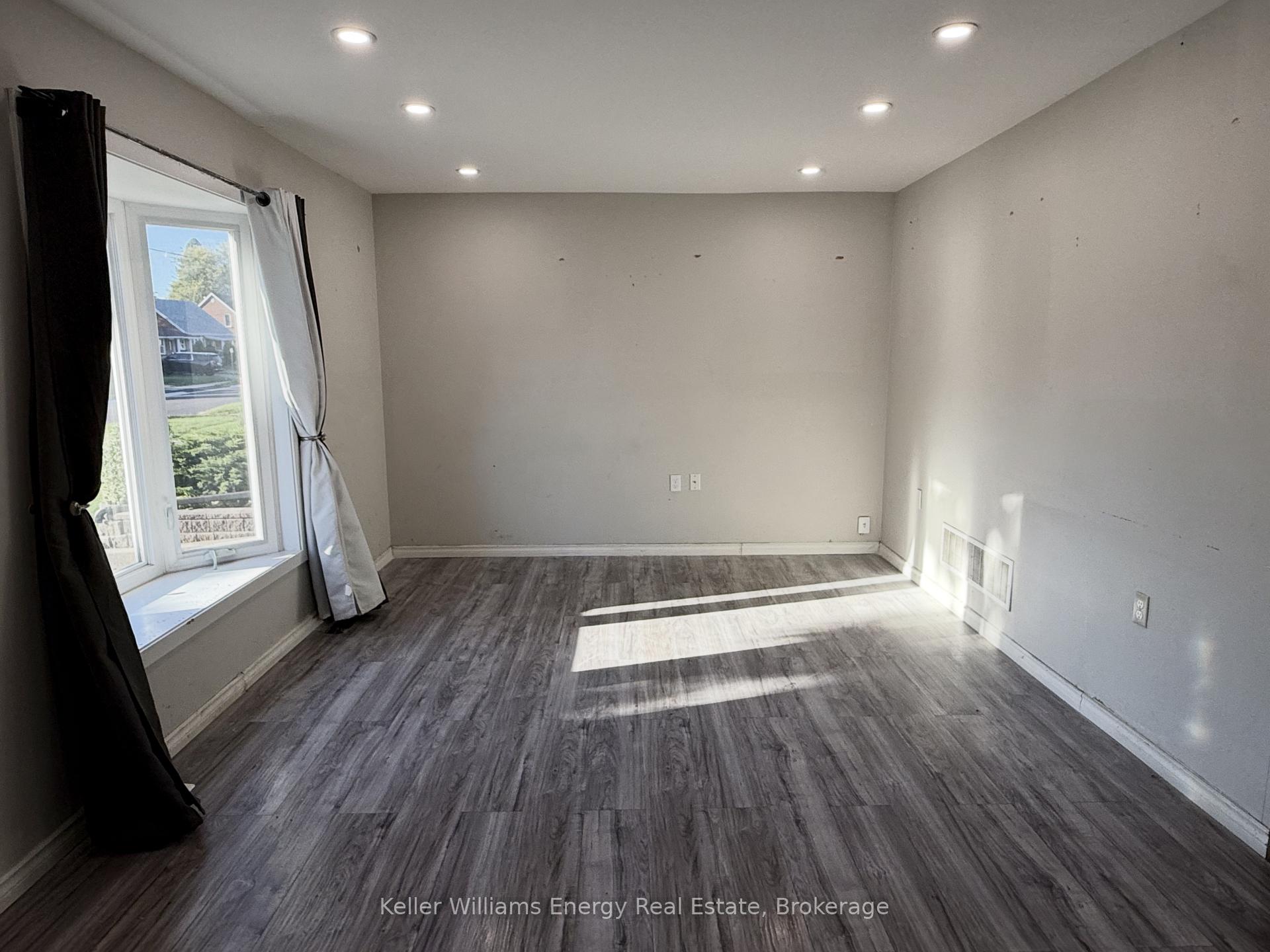 Photo 4 of Unit Main, 273 Wilson Road S, Oshawa, Donevan — HOMEH