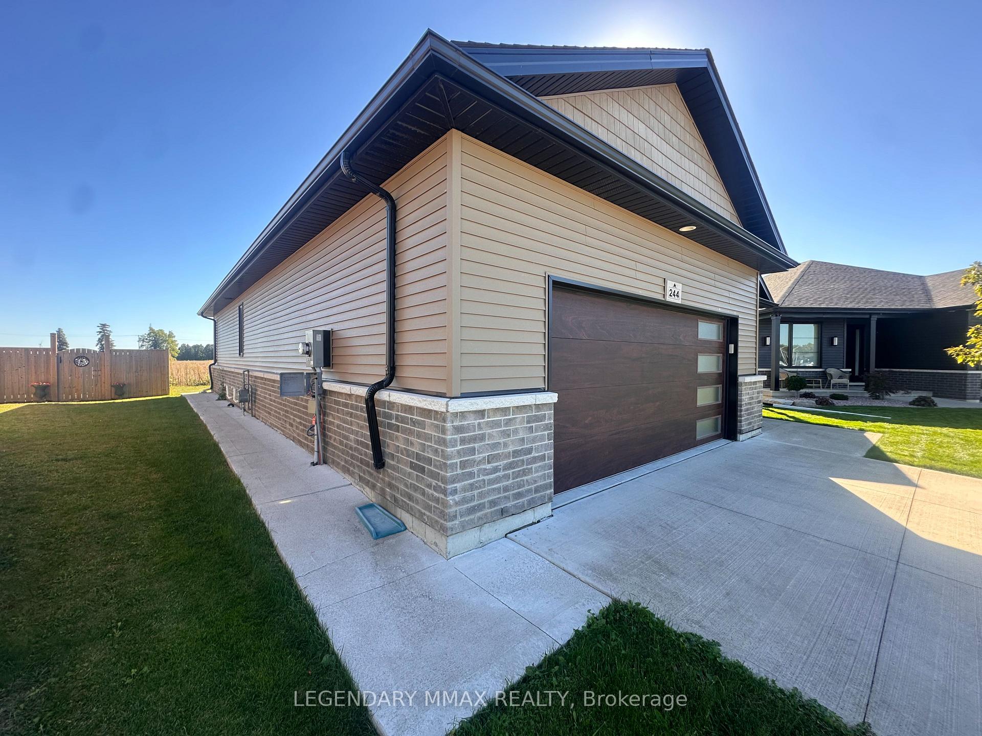 Photo 2 of 244 Moonstone Crescent, Chatham-Kent, Chatham — HOMEH