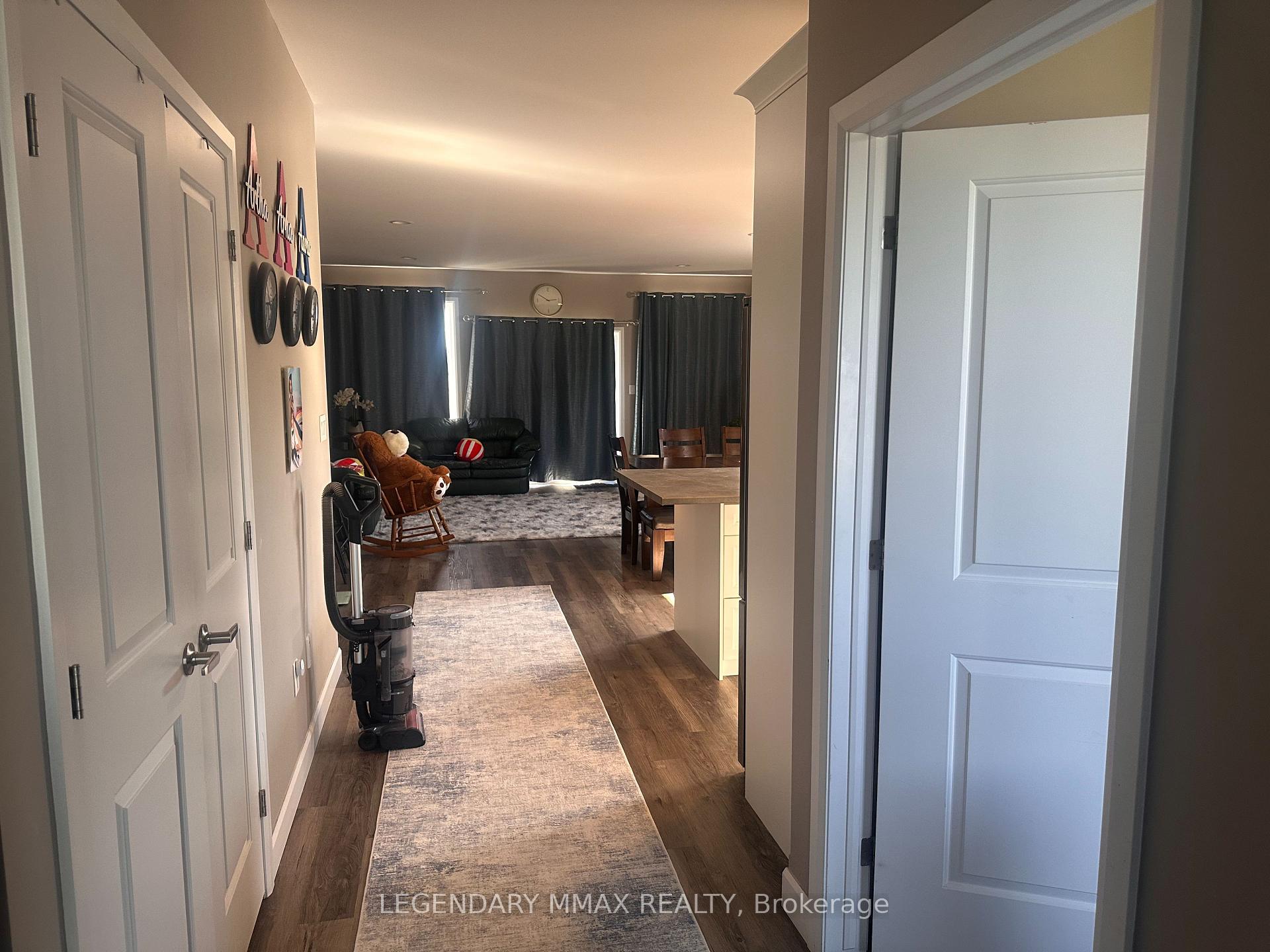 Photo 3 of 244 Moonstone Crescent, Chatham-Kent, Chatham — HOMEH