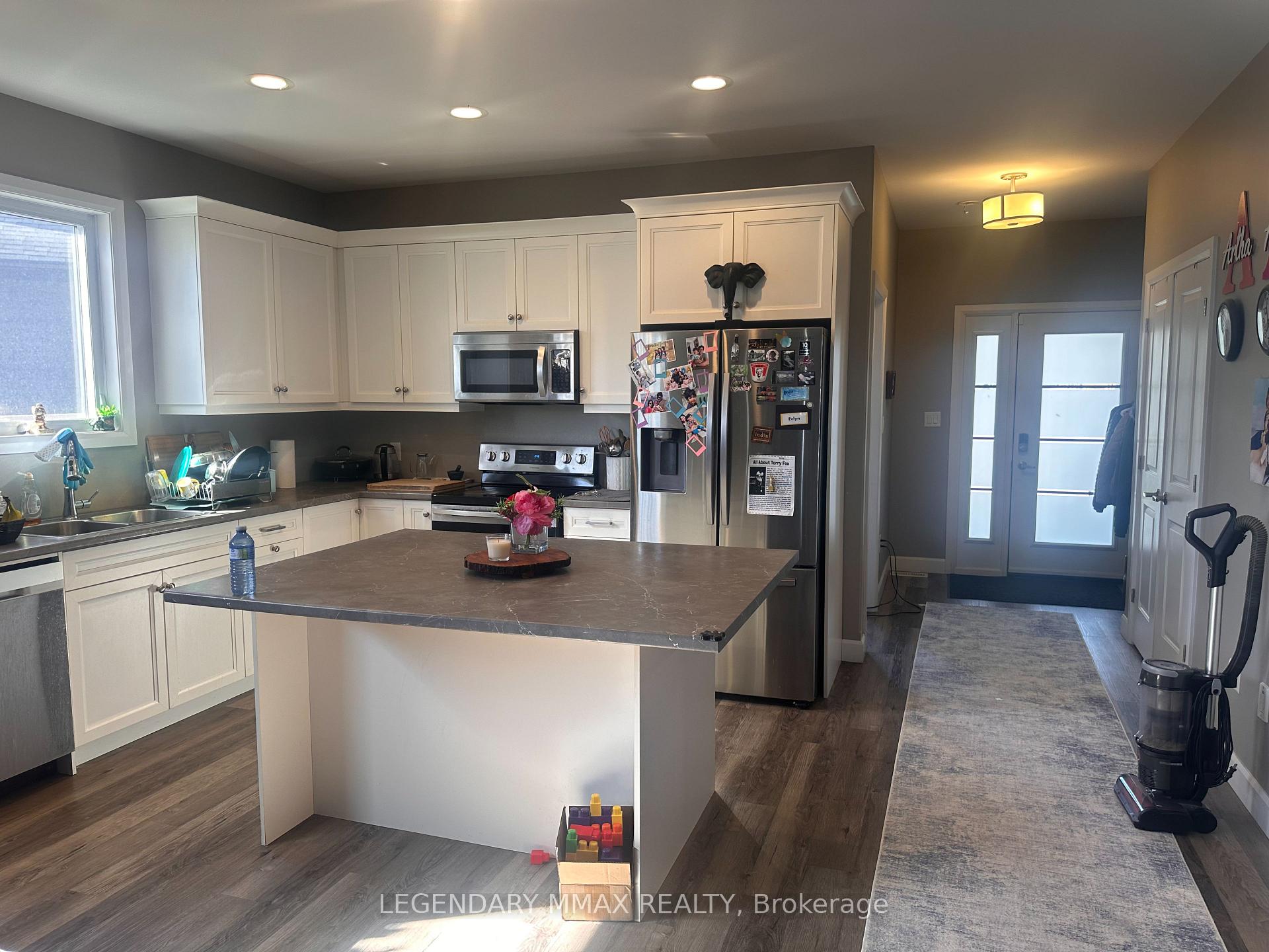 Photo 4 of 244 Moonstone Crescent, Chatham-Kent, Chatham — HOMEH