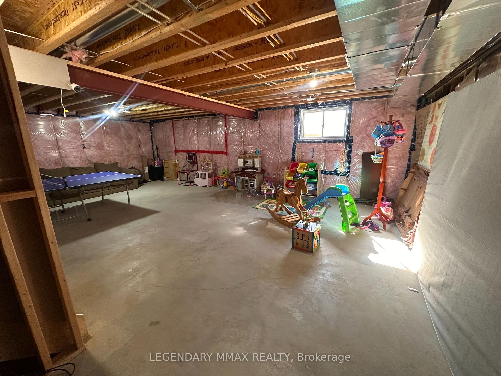 Photo 10 of 244 Moonstone Crescent, Chatham-Kent, Chatham — HOMEH