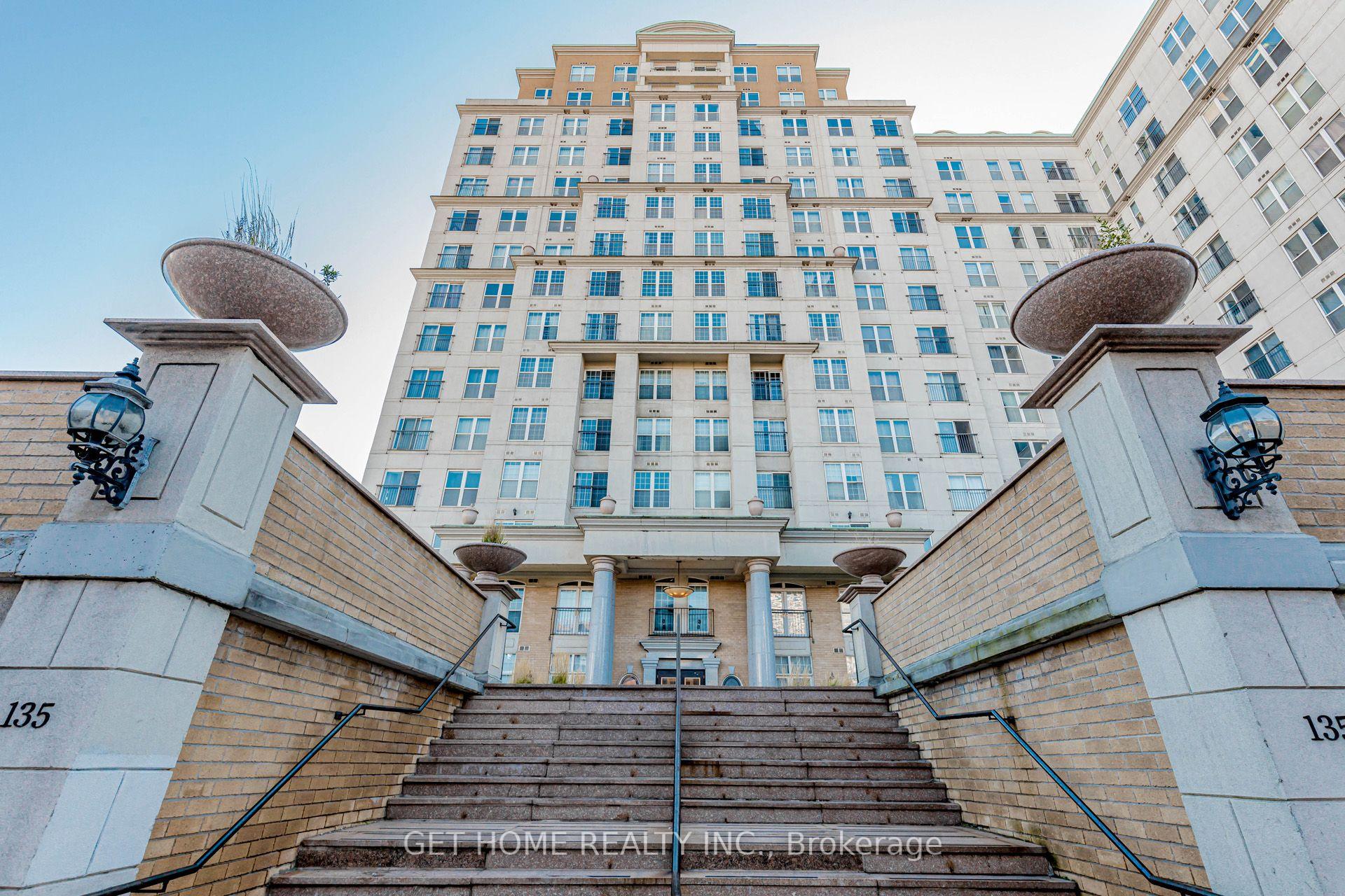 Front of Unit 1114, 135 James Street S
