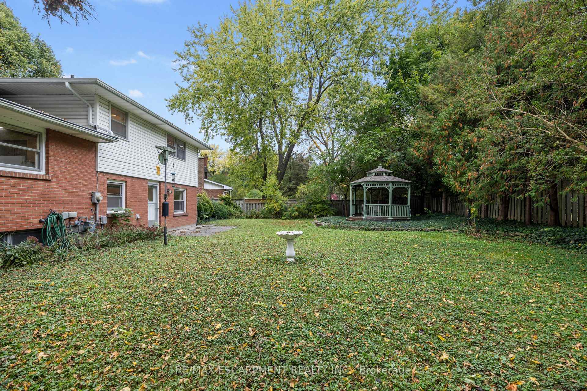 Photo 2 of 99 Runnymede Crescent, London, North J — HOMEH