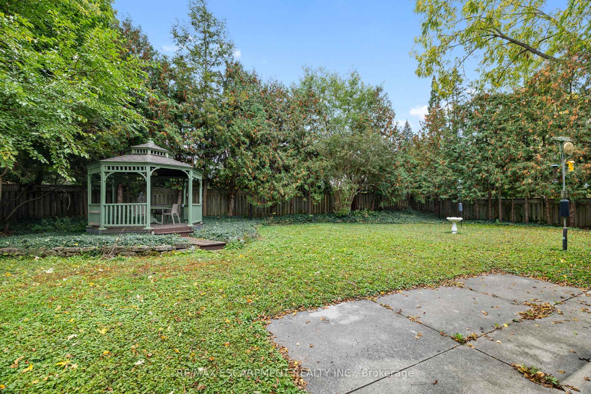 Photo 3 of 99 Runnymede Crescent, London, North J — HOMEH