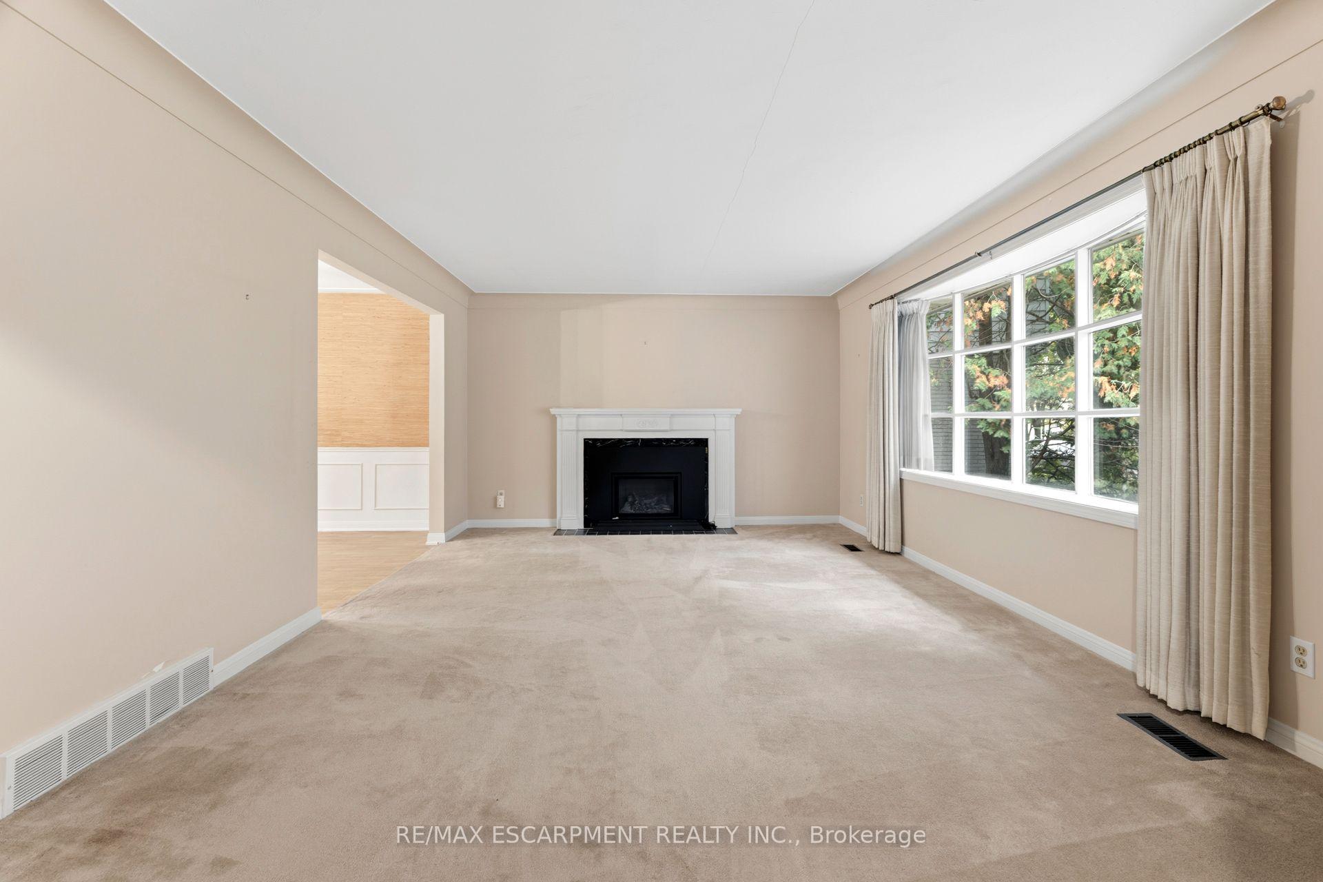 Photo 6 of 99 Runnymede Crescent, London, North J — HOMEH