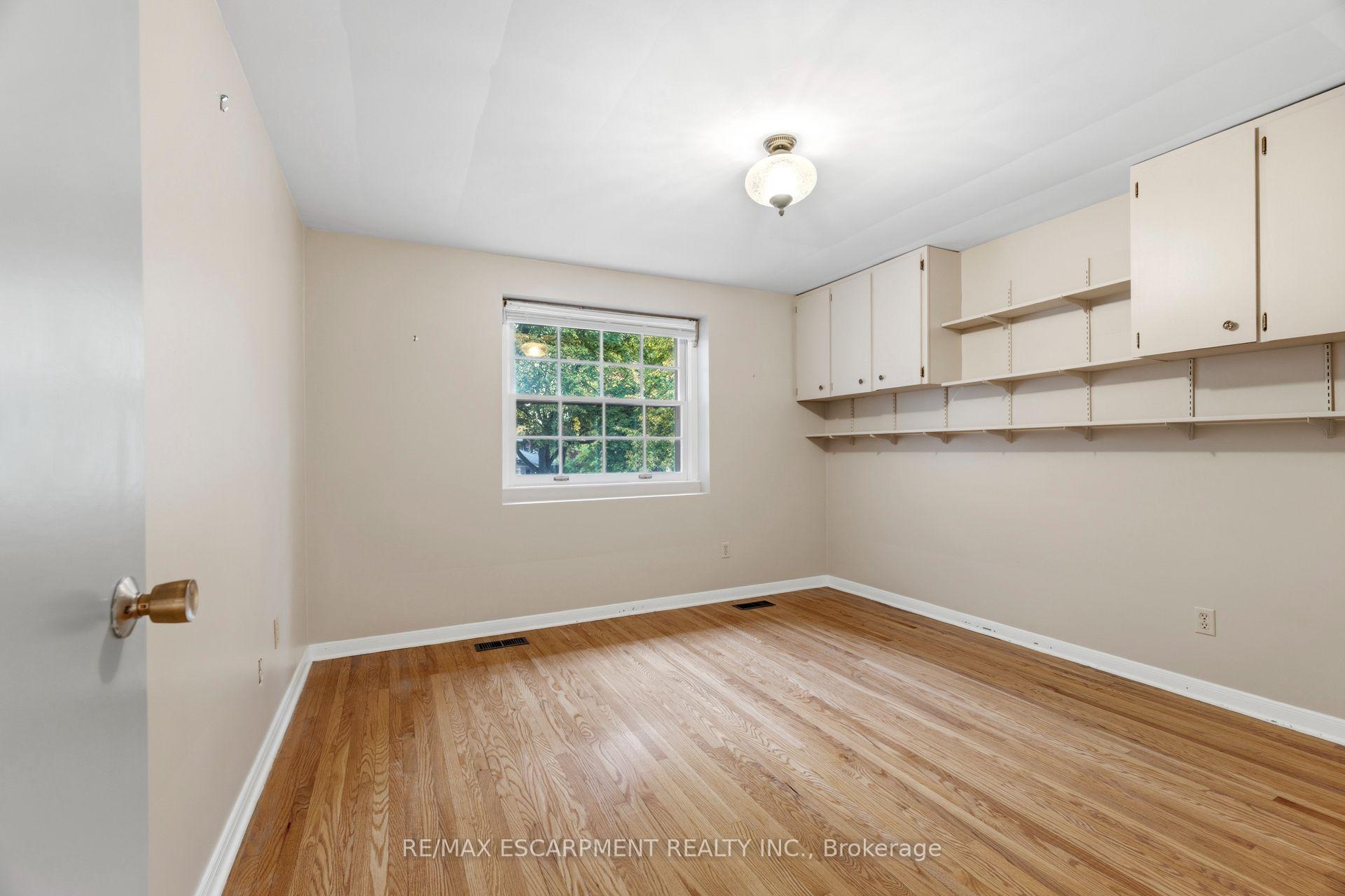 Photo 19 of 99 Runnymede Crescent, London, North J — HOMEH