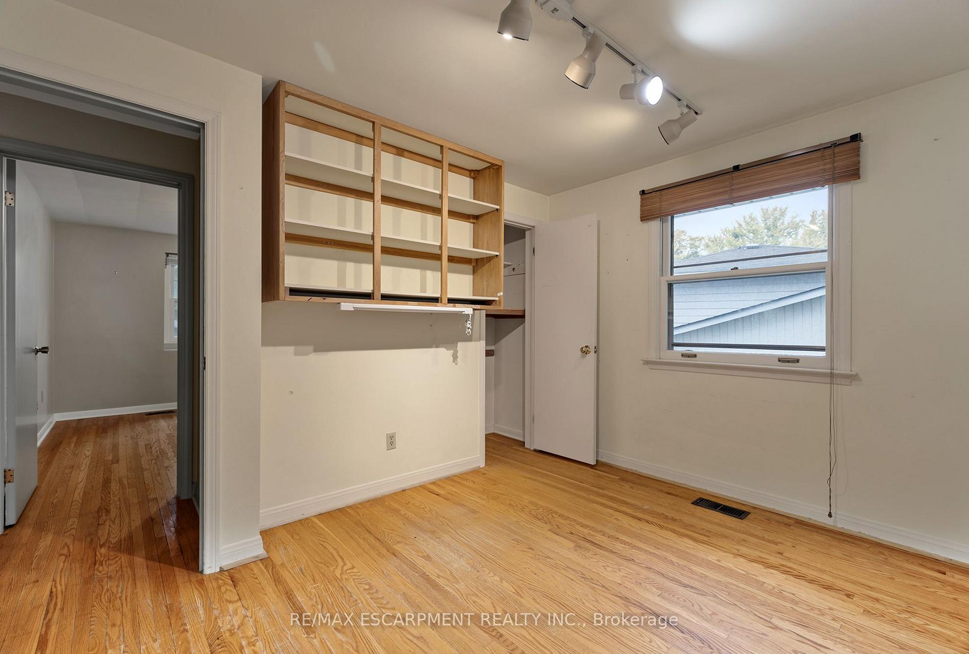 Photo 20 of 99 Runnymede Crescent, London, North J — HOMEH