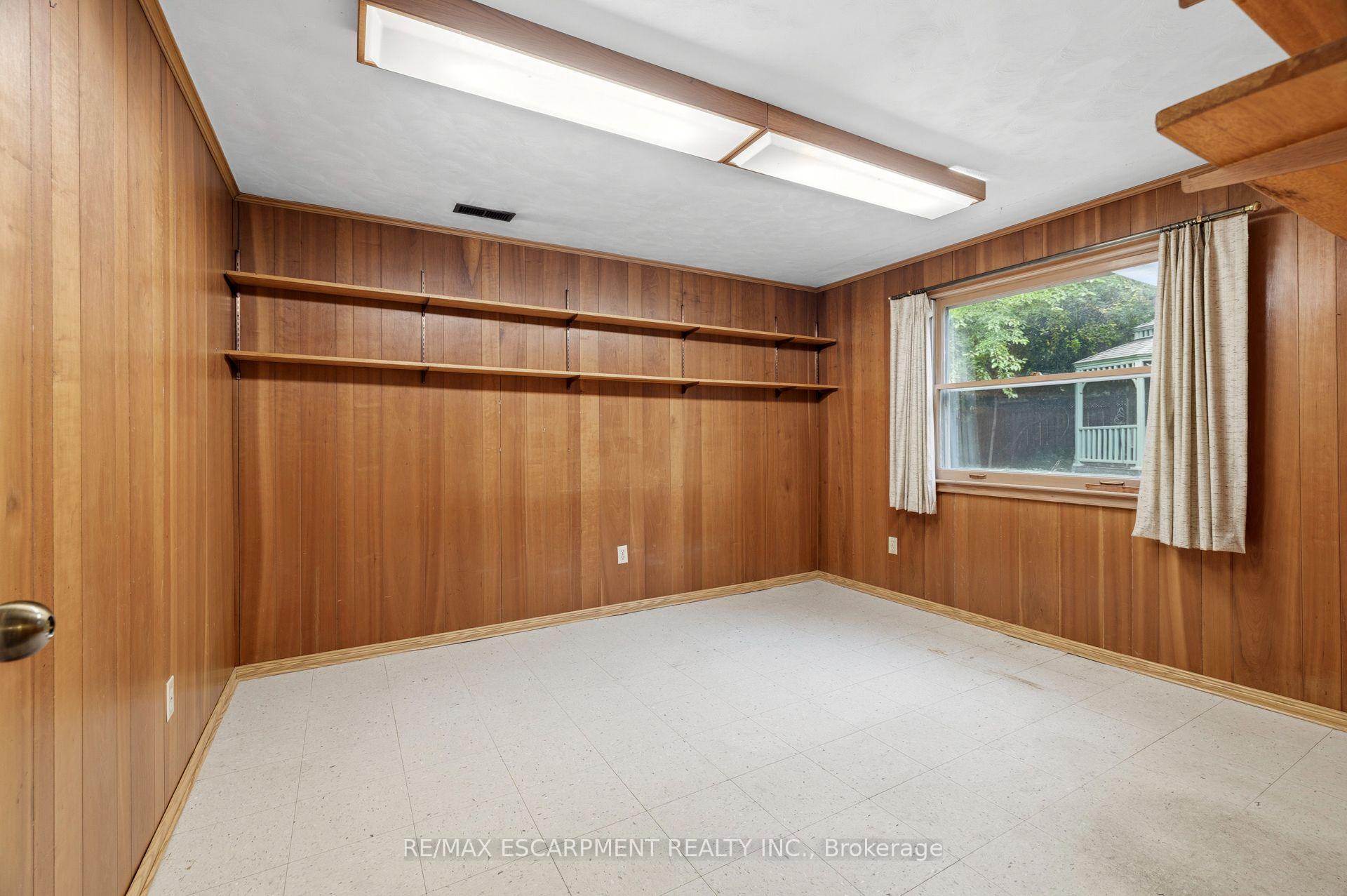 Photo 23 of 99 Runnymede Crescent, London, North J — HOMEH
