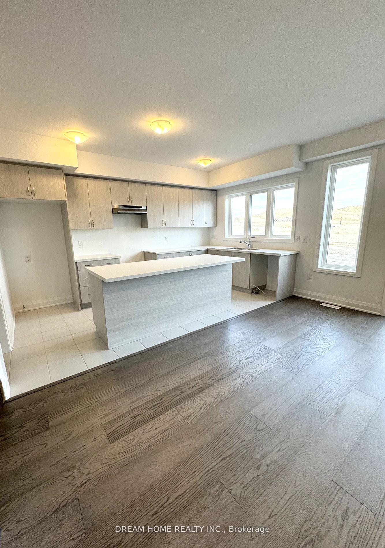 Photo 3 of 7 Gateway Drive, Barrie, Innis-Shore — HOMEH