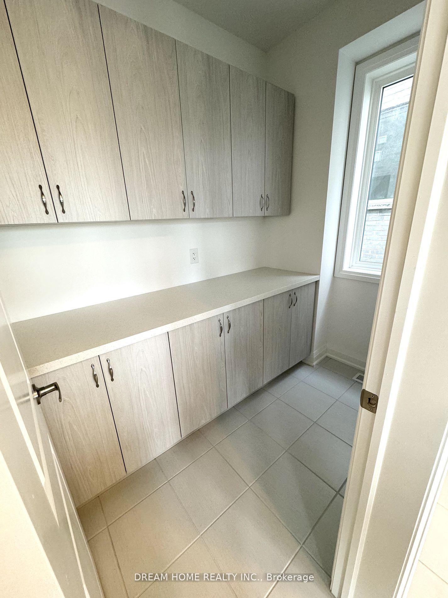 Photo 5 of 7 Gateway Drive, Barrie, Innis-Shore — HOMEH