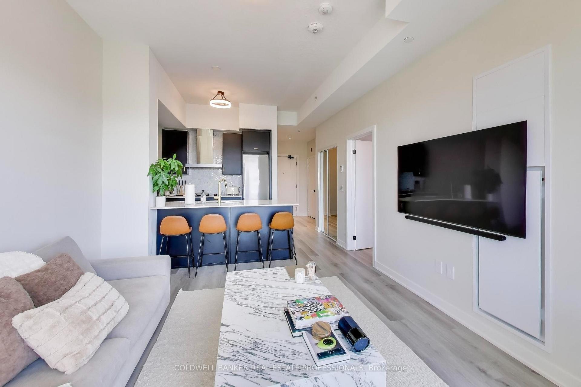 Photo 4 of Unit 602, 600 North Service Road, Hamilton, Lakeshore — HOMEH