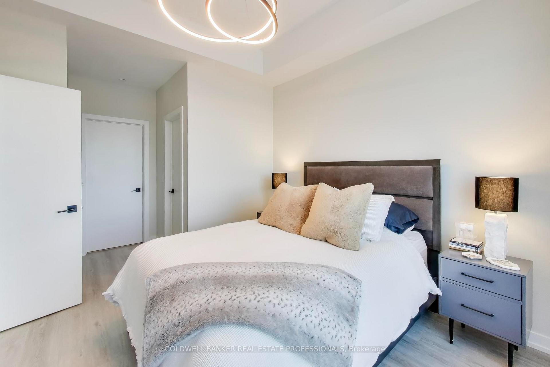 Photo 7 of Unit 602, 600 North Service Road, Hamilton, Lakeshore — HOMEH