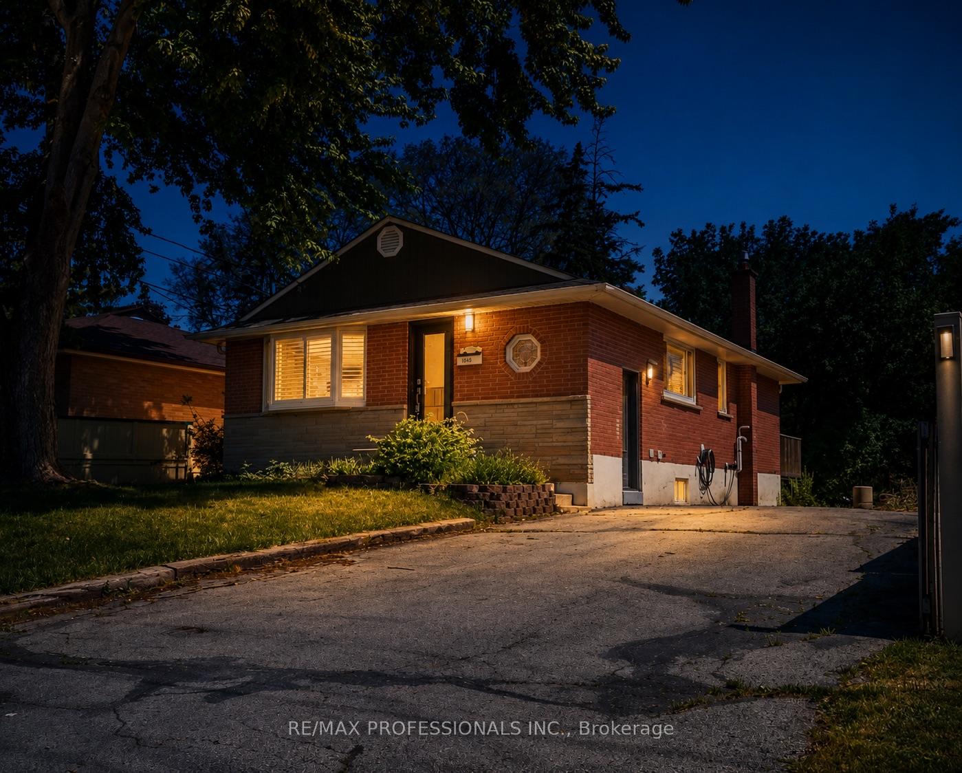 Photo 2 of Unit Bsmt, 1327 Royal Drive, Burlington, Mountainside — HOMEH