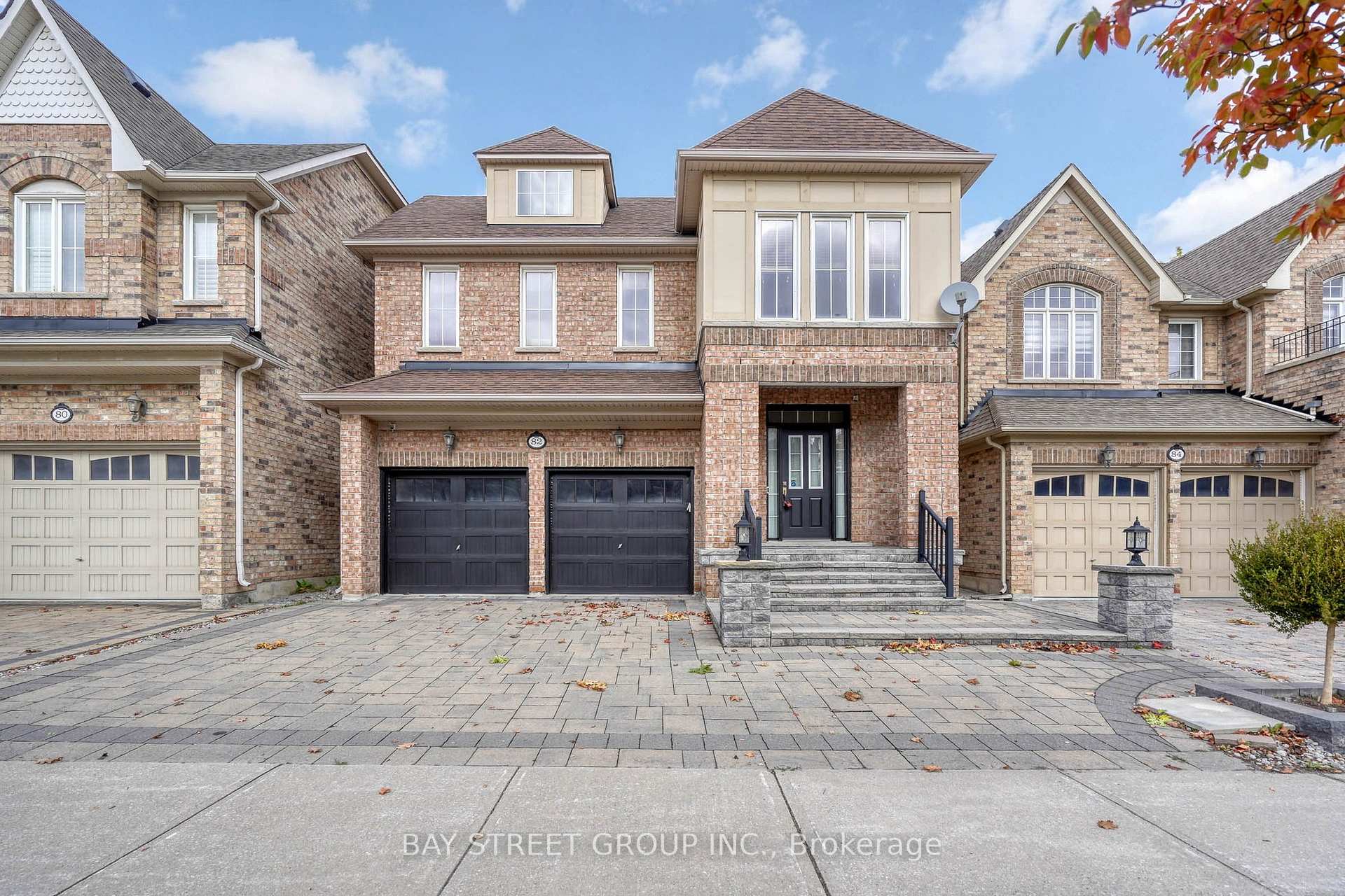 Photo 2 of 82 Prince Of Wales Drive, Markham, Victoria Square — HOMEH