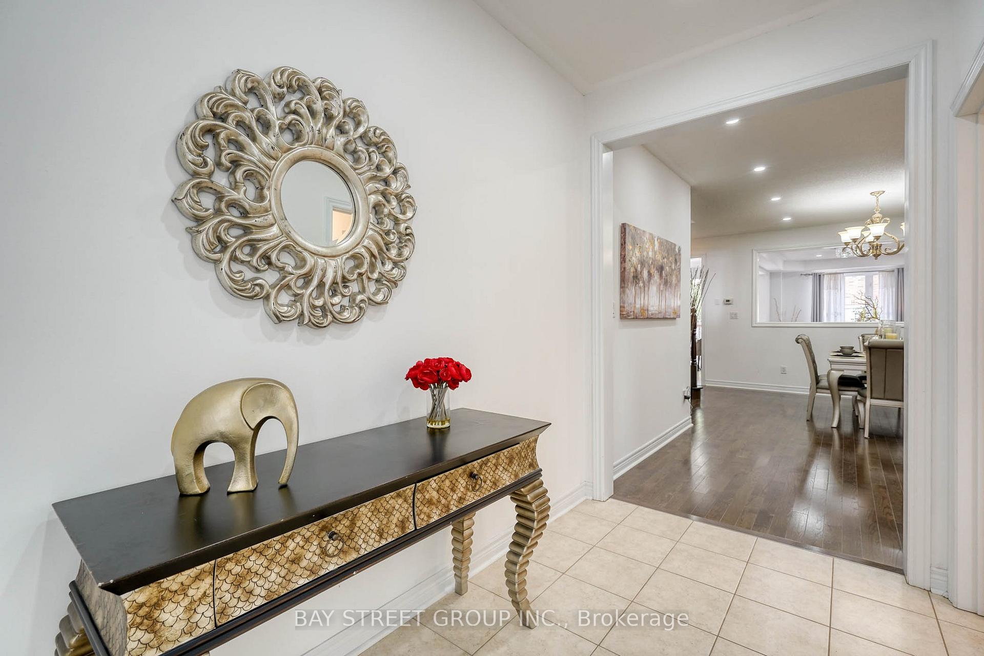 Photo 4 of 82 Prince Of Wales Drive, Markham, Victoria Square — HOMEH