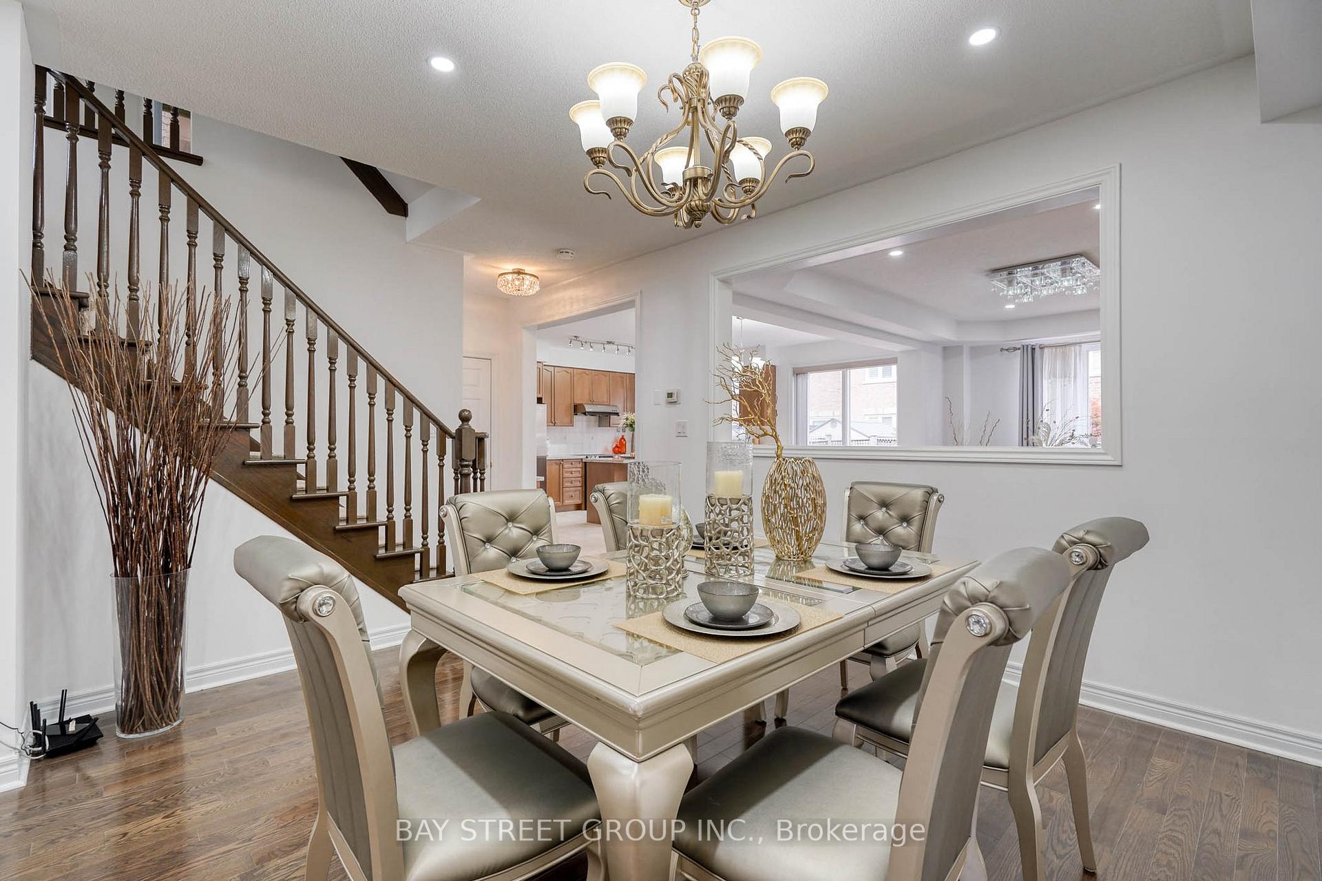 Photo 5 of 82 Prince Of Wales Drive, Markham, Victoria Square — HOMEH