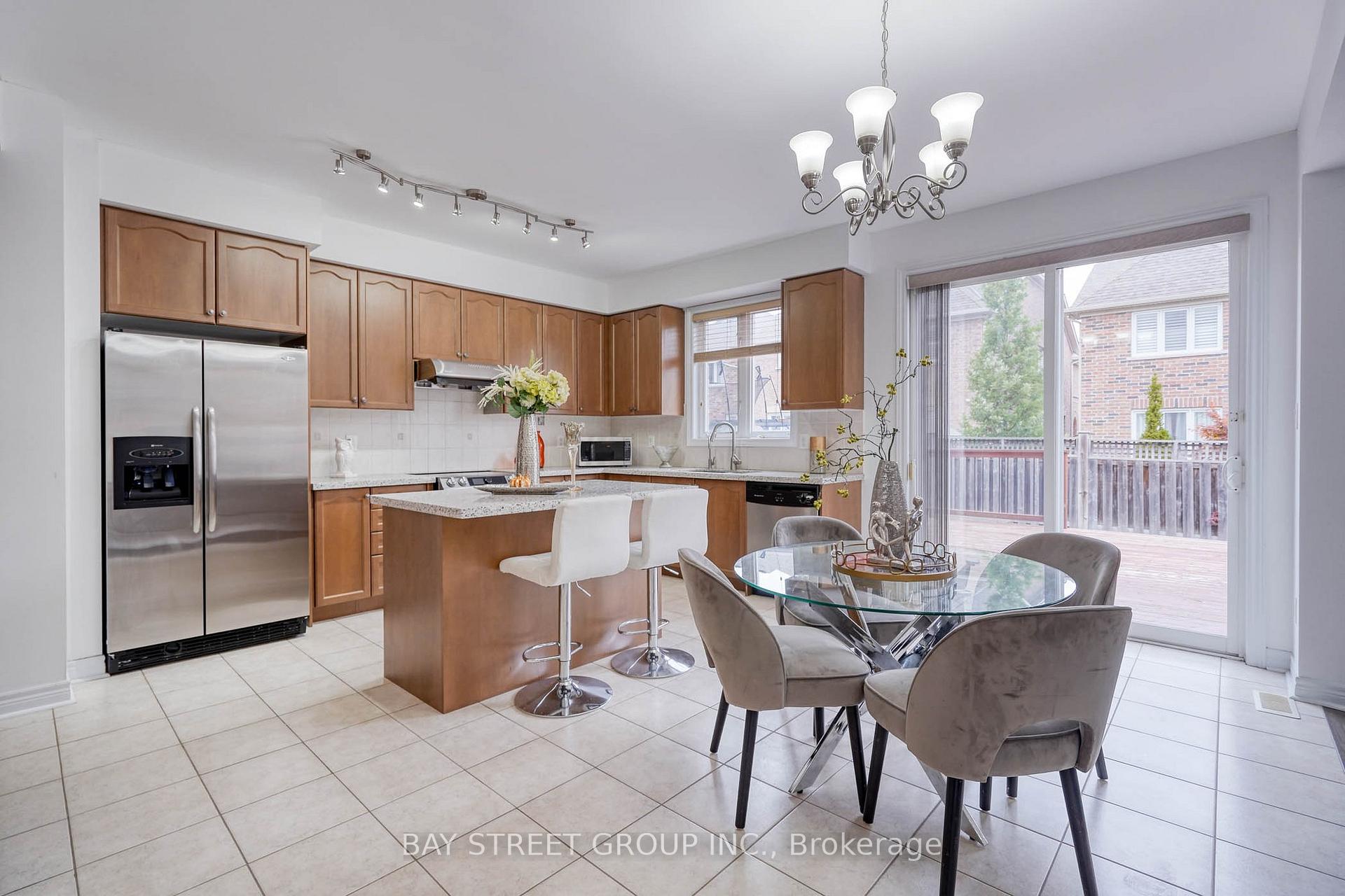 Photo 11 of 82 Prince Of Wales Drive, Markham, Victoria Square — HOMEH
