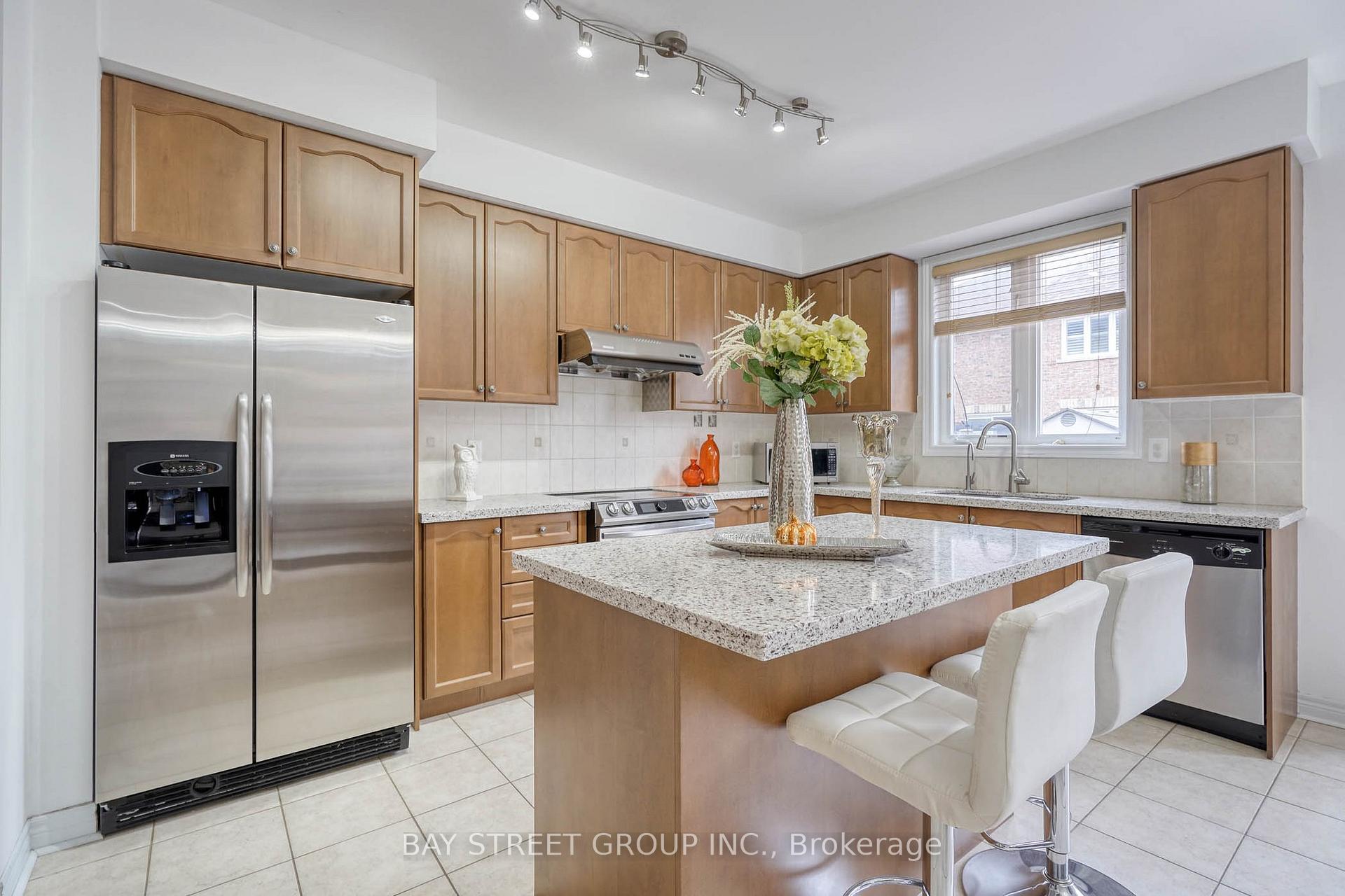 Photo 13 of 82 Prince Of Wales Drive, Markham, Victoria Square — HOMEH