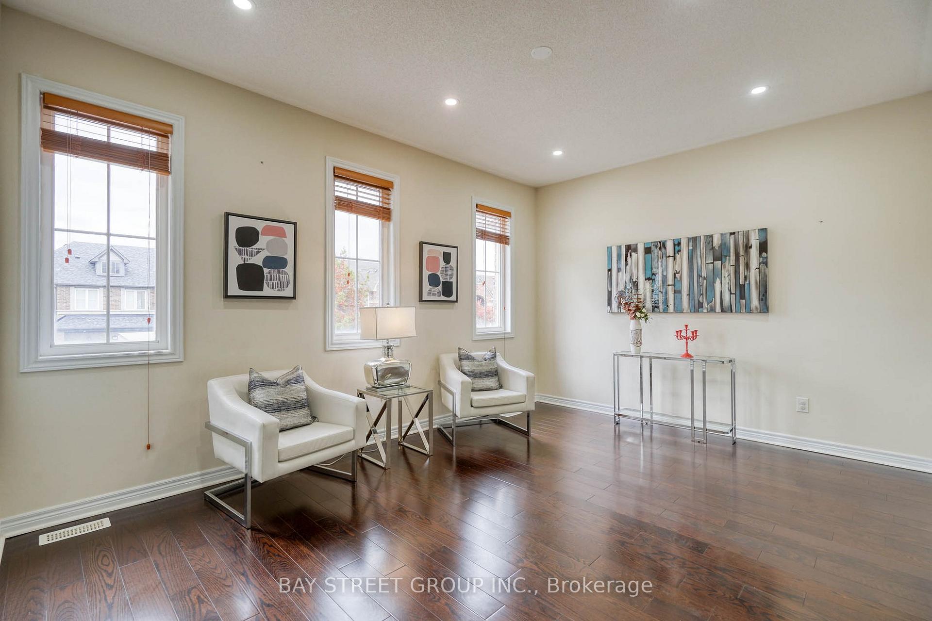 Photo 17 of 82 Prince Of Wales Drive, Markham, Victoria Square — HOMEH