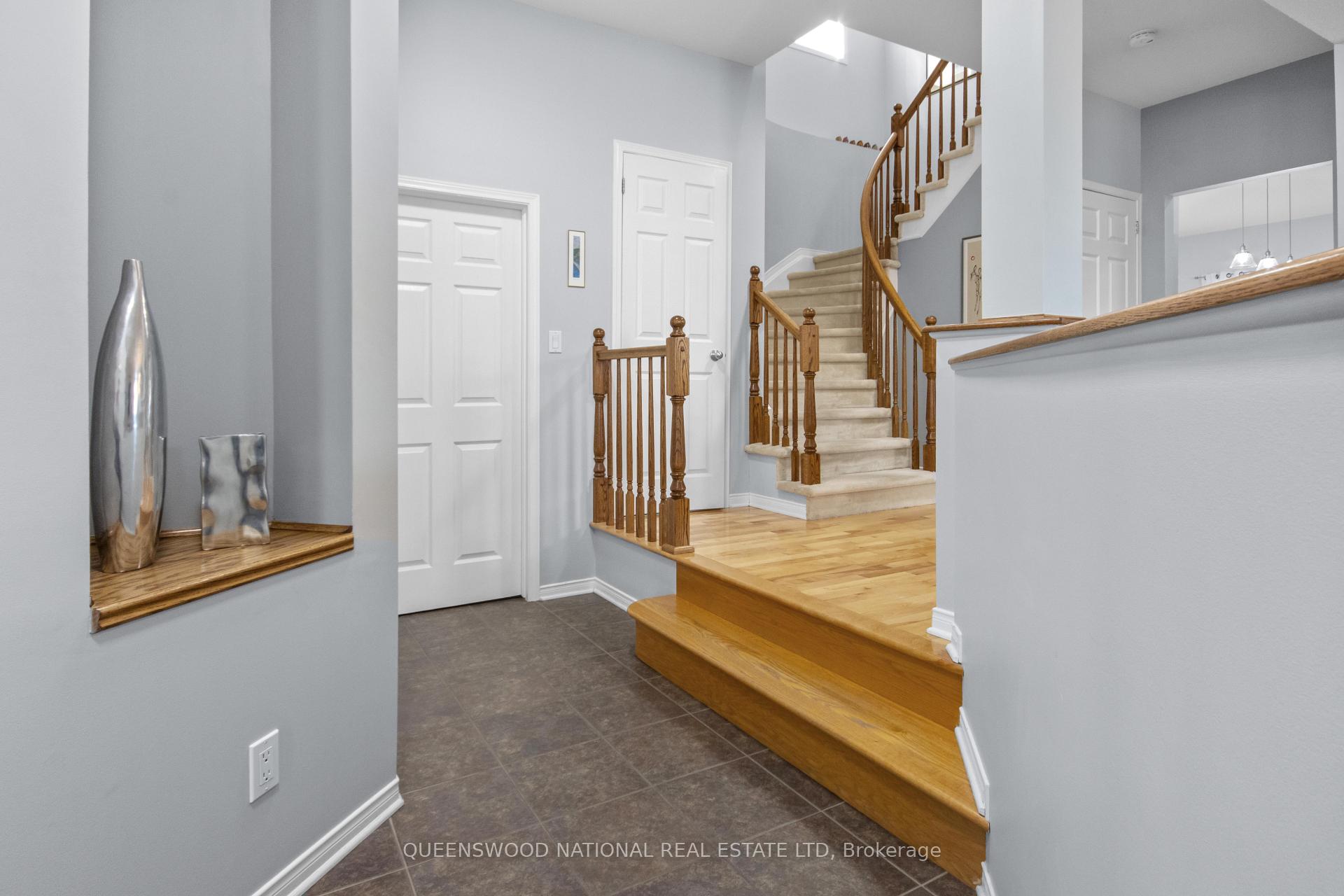 Photo 2 of 100 Fairlop Way, Ottawa, Barrhaven - Longfields — HOMEH