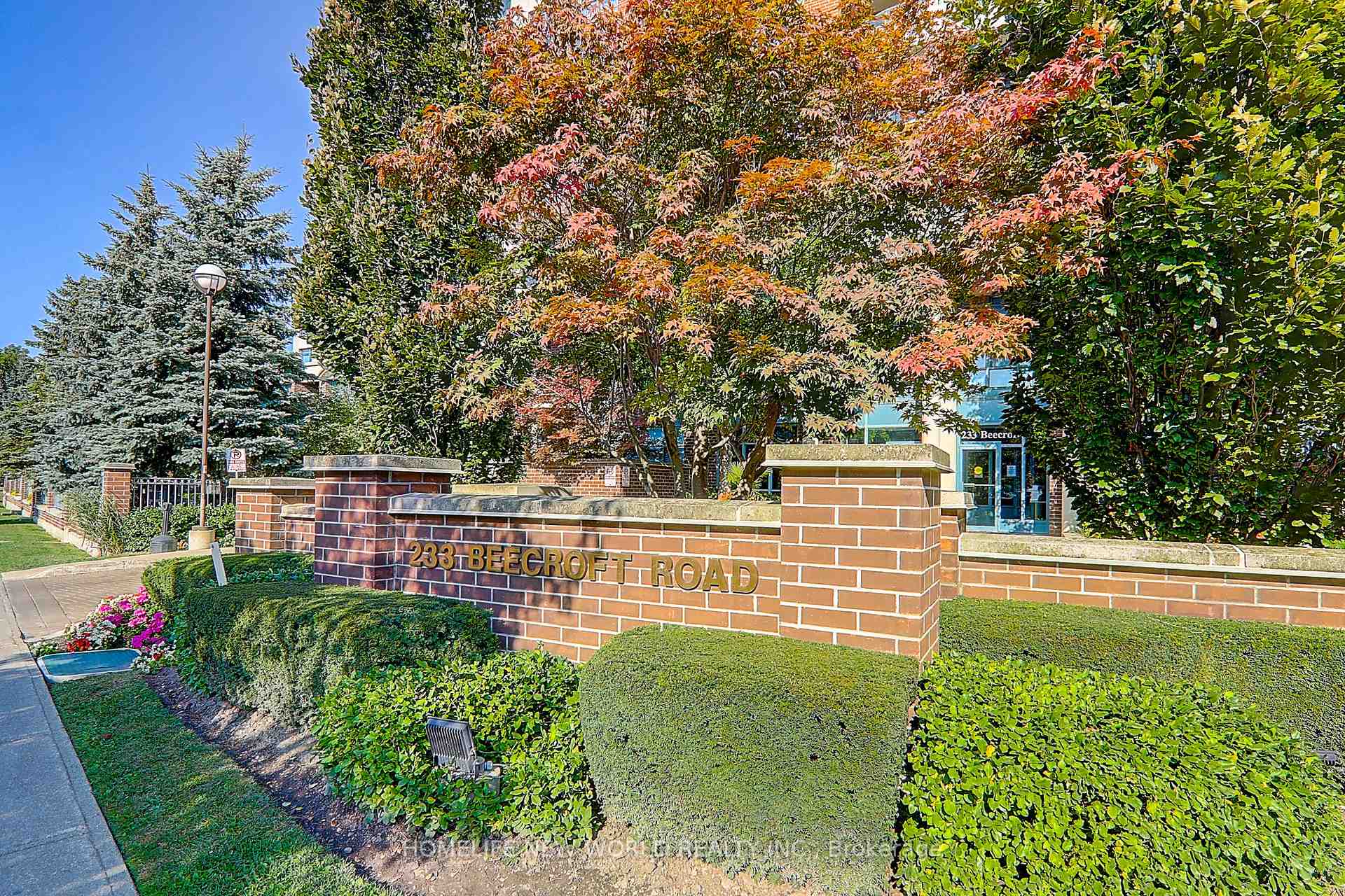 Photo 3 of Unit 111, 233 Beecroft Road, North York, Willowdale West — HOMEH