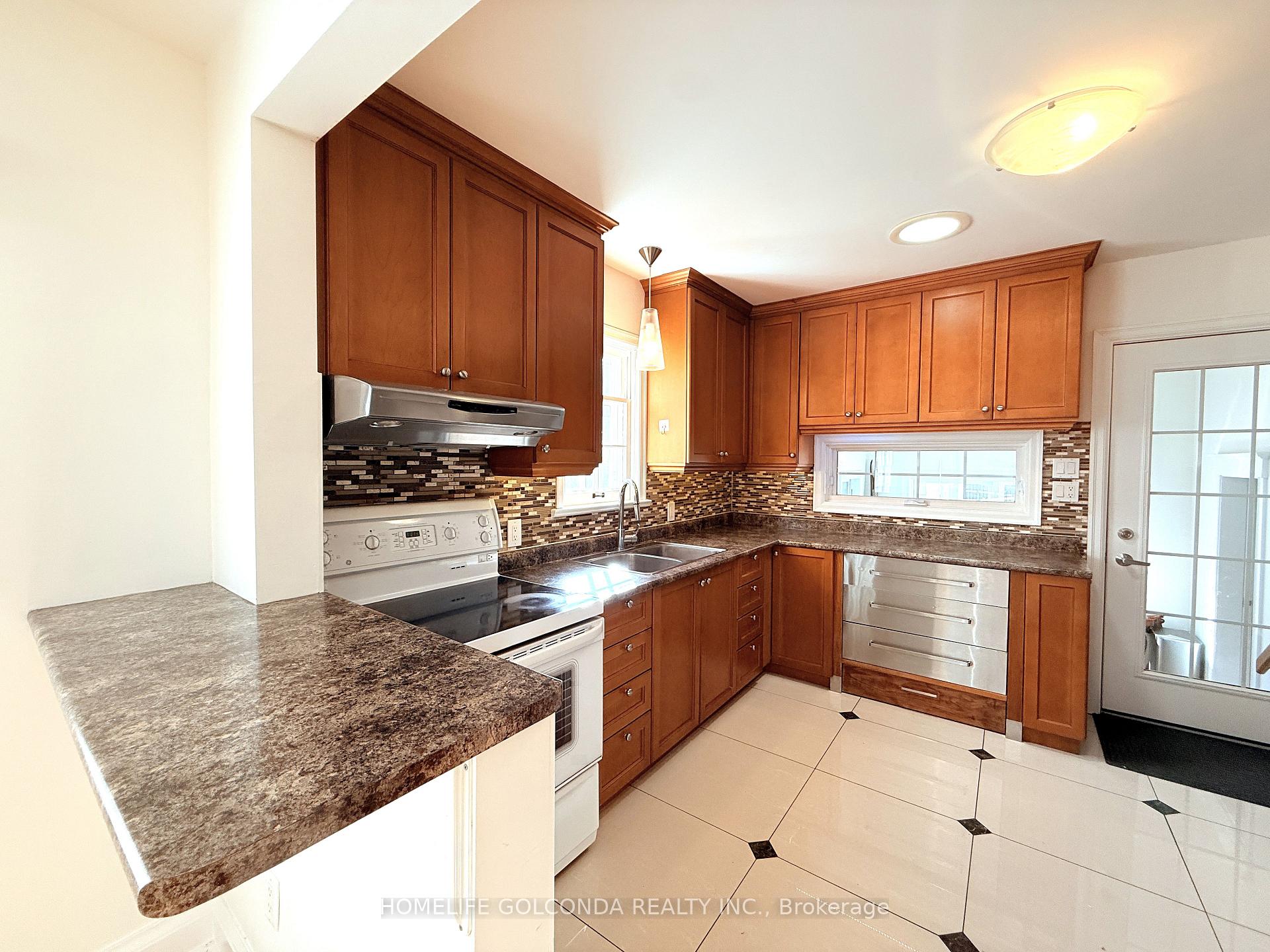 Photo 8 of 84 Main Unionville Street, Markham, Unionville — HOMEH