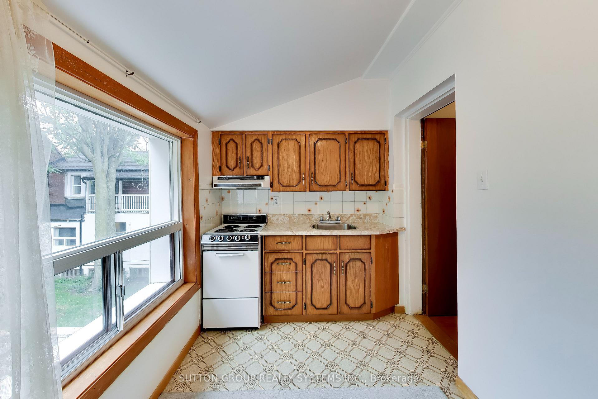 Photo 18 of 8 Alhambra Avenue, Toronto, High Park-Swansea — HOMEH