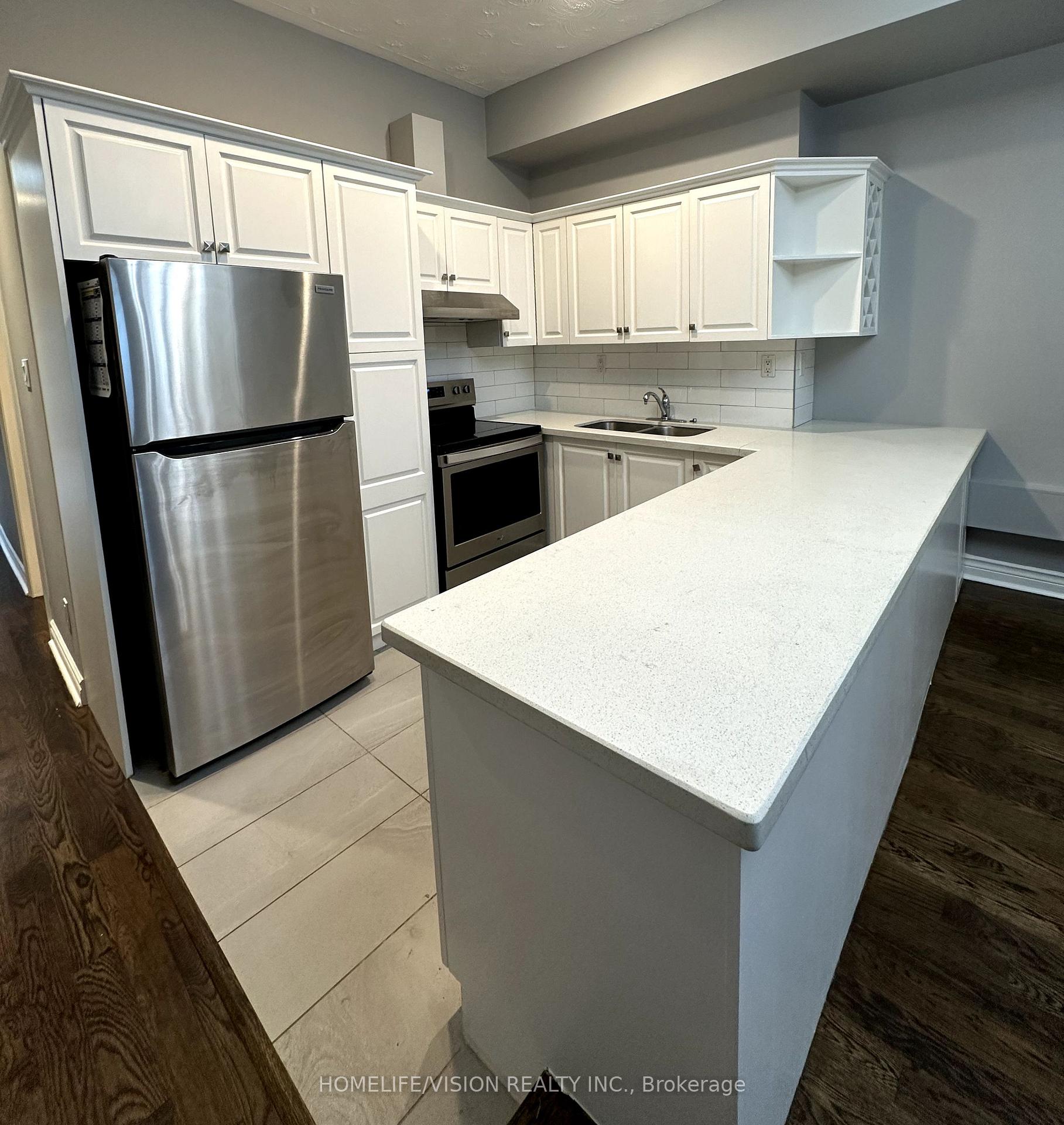Photo 3 of Unit Apt 2, 2024 Queen Street E, Toronto, The Beaches — HOMEH