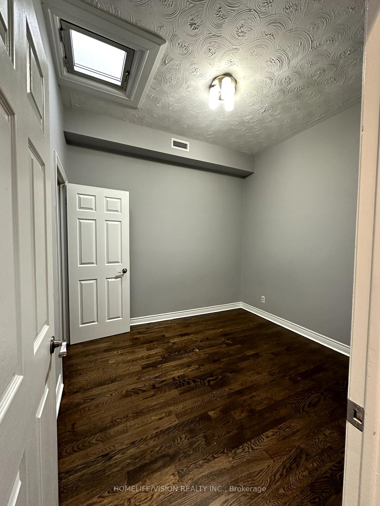 Photo 11 of Unit Apt 2, 2024 Queen Street E, Toronto, The Beaches — HOMEH