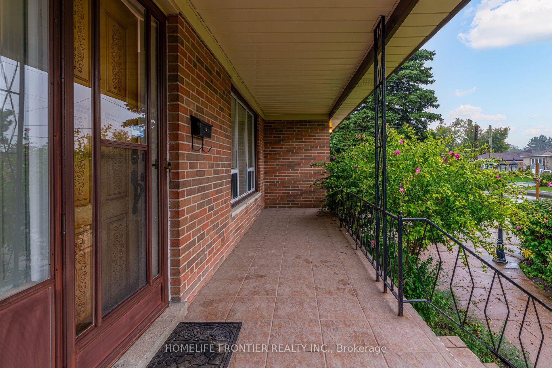 Photo 5 of Unit Upper, 62 Clark Avenue, Markham, Thornhill — HOMEH