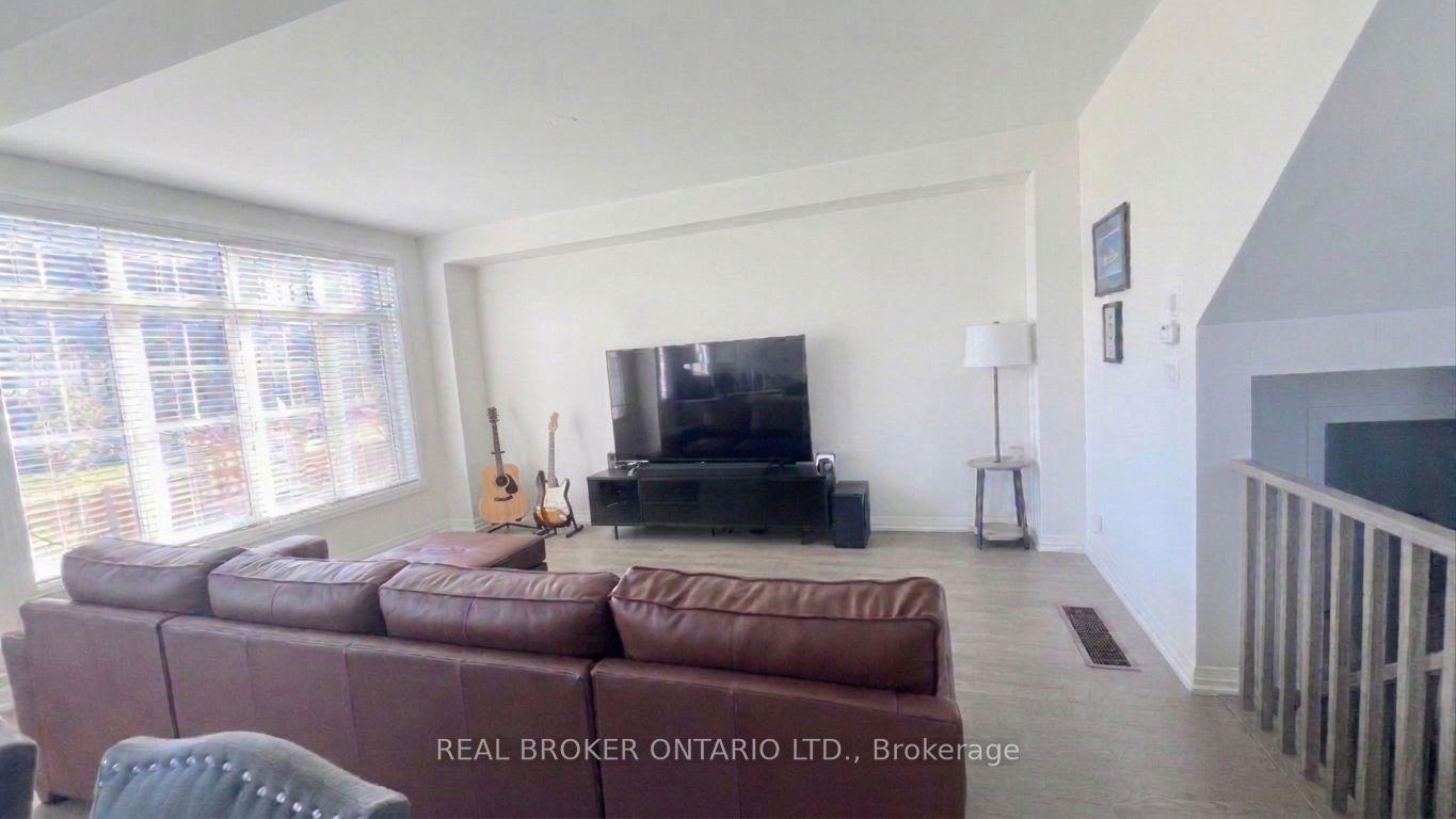 Photo 9 of 77 Federica Crescent, Wasaga Beach — HOMEH