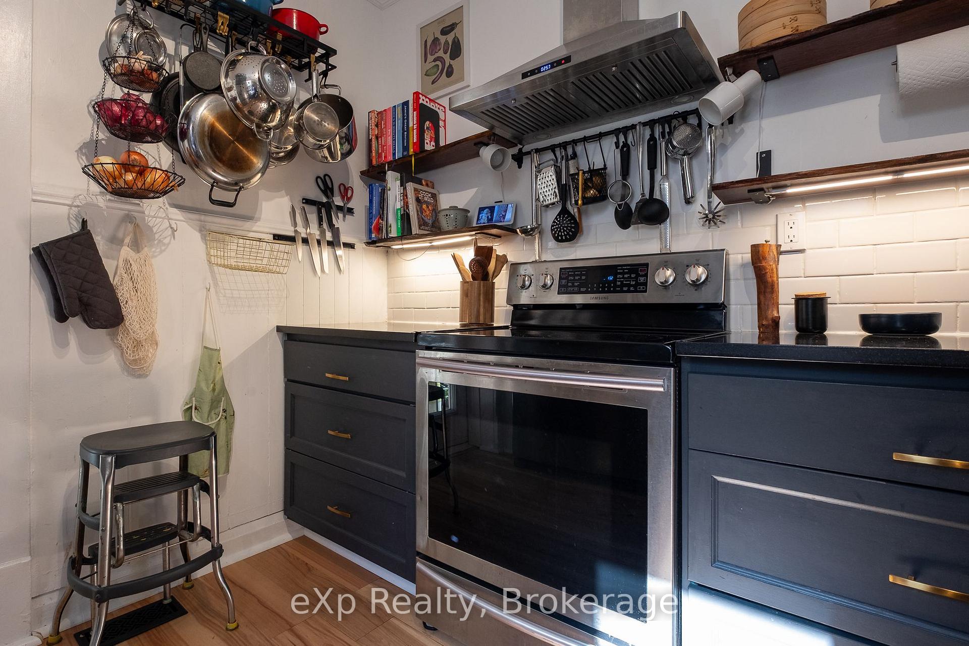 Photo 17 of 1090 4th Avenue A, Owen Sound — HOMEH