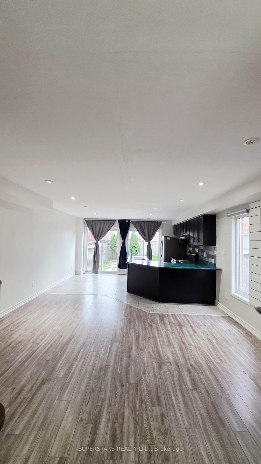 Photo 3 of 1200 Foxglove Place, Mississauga, East Credit — HOMEH