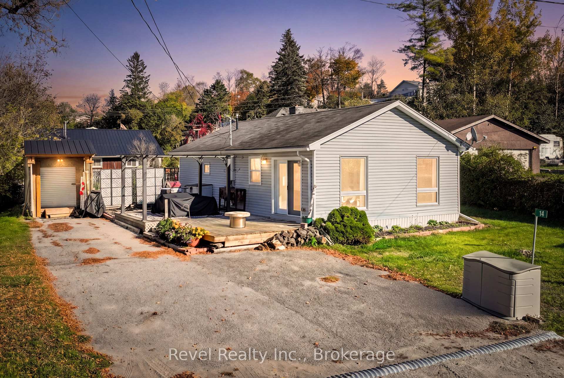 Photo 3 of 14 Third Street, Kawartha Lakes, Verulam — HOMEH