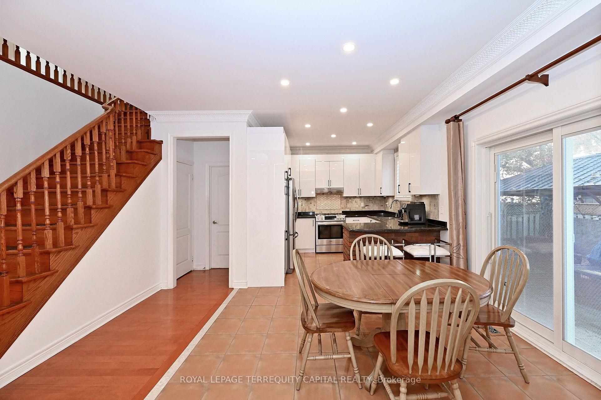 Photo 12 of 22 Pedersen Drive, Aurora, Bayview Wellington — HOMEH