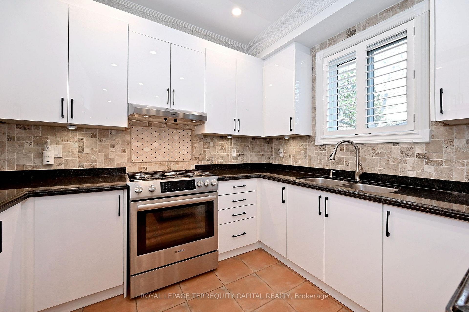 Photo 16 of 22 Pedersen Drive, Aurora, Bayview Wellington — HOMEH