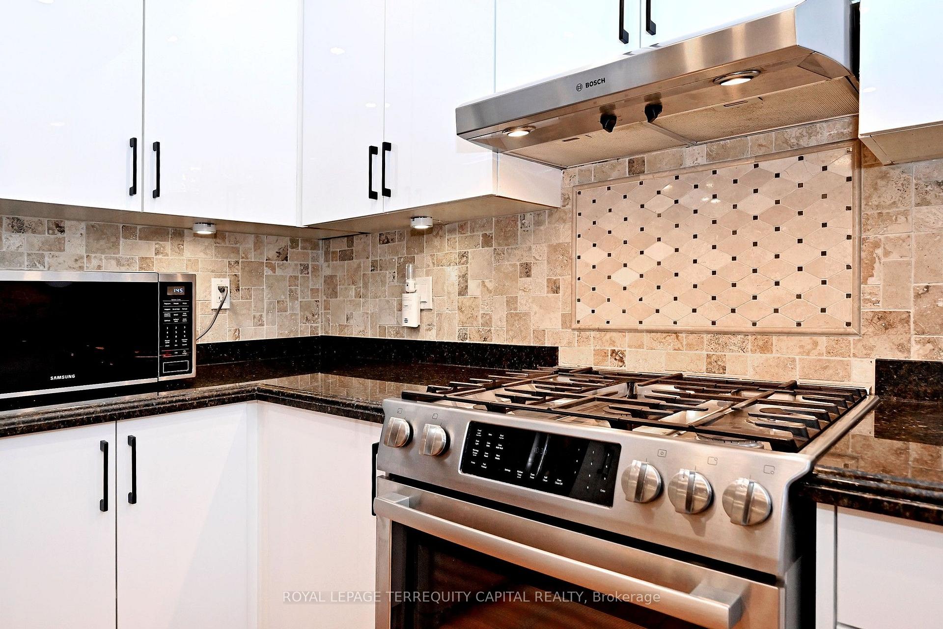 Photo 17 of 22 Pedersen Drive, Aurora, Bayview Wellington — HOMEH