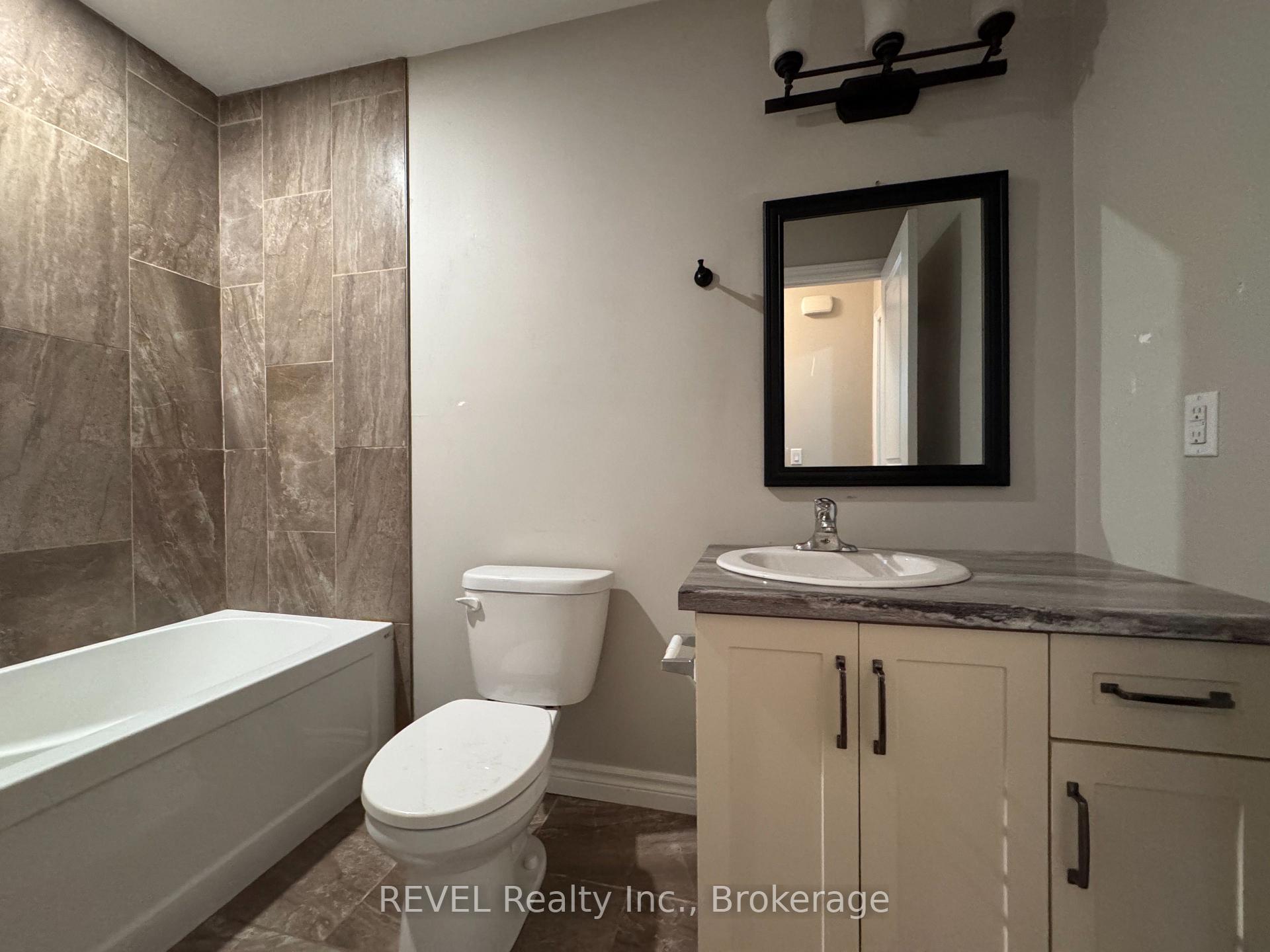 Photo 7 of 438 Mcalpine Avenue N, Welland, Welland Downtown — HOMEH