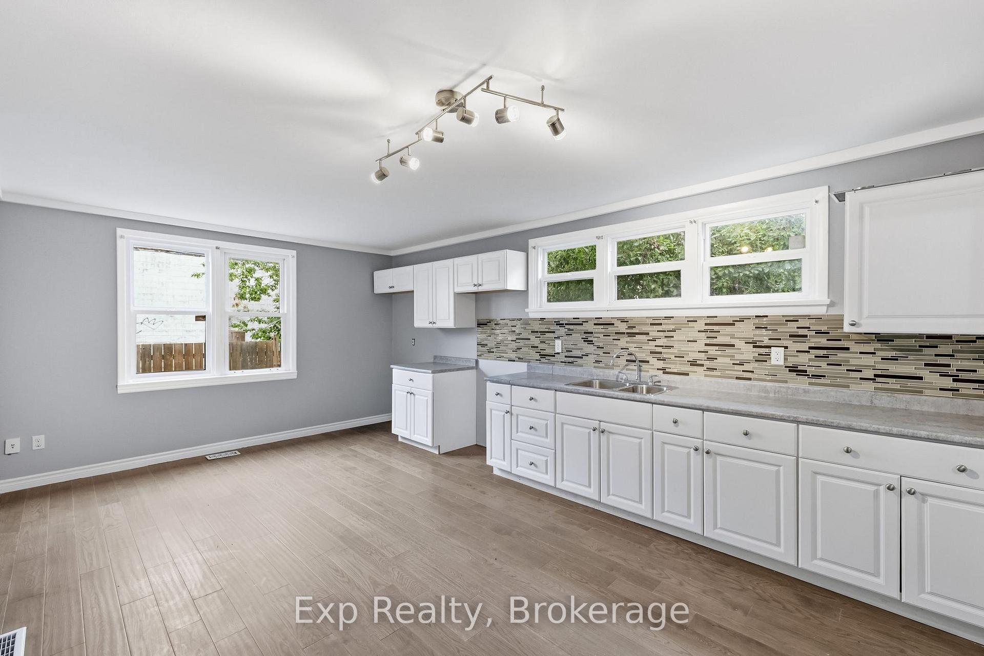 Photo 11 of 23 Ridley Street, Prince Edward County, Ameliasburg Ward — HOMEH