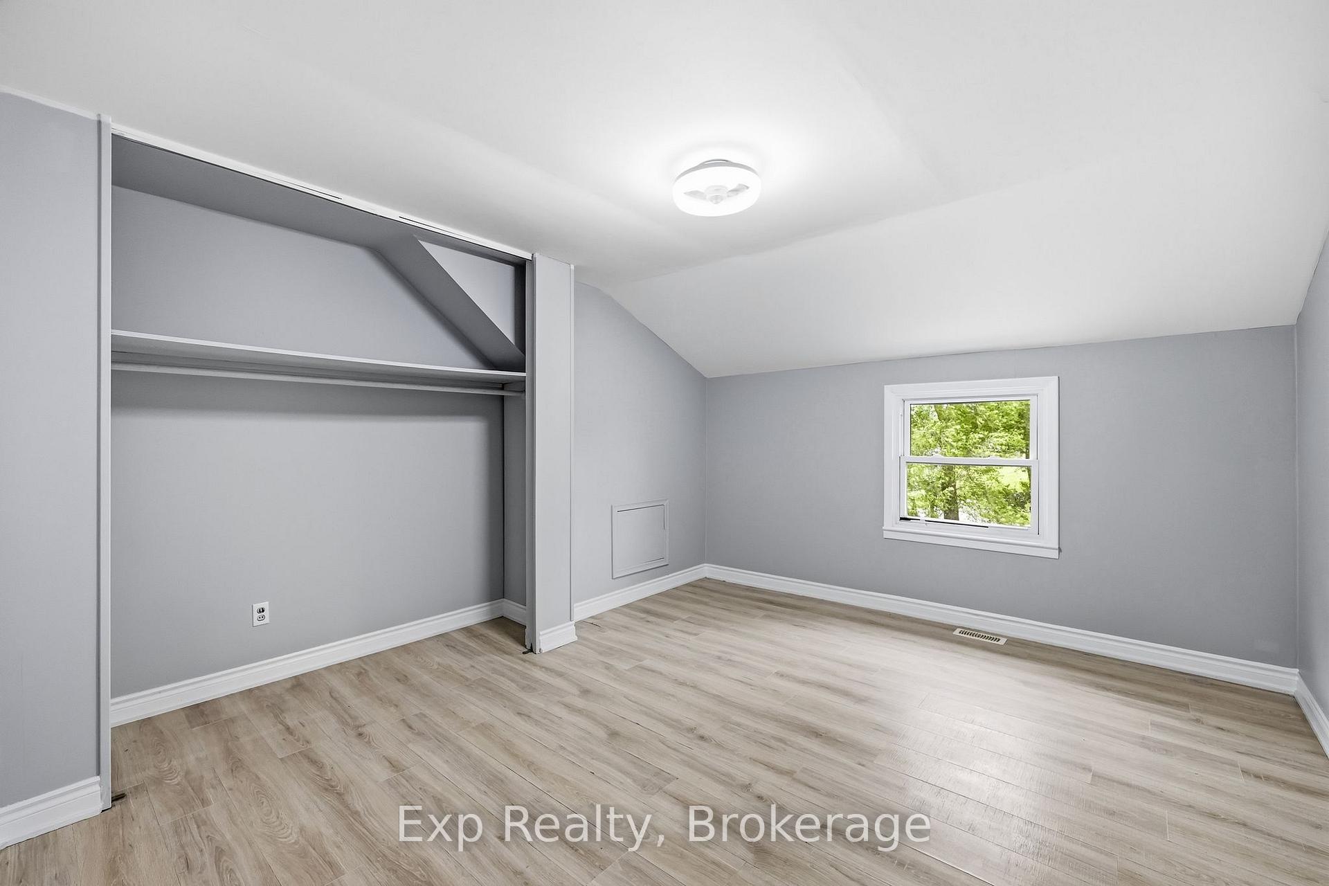 Photo 17 of 23 Ridley Street, Prince Edward County, Ameliasburg Ward — HOMEH