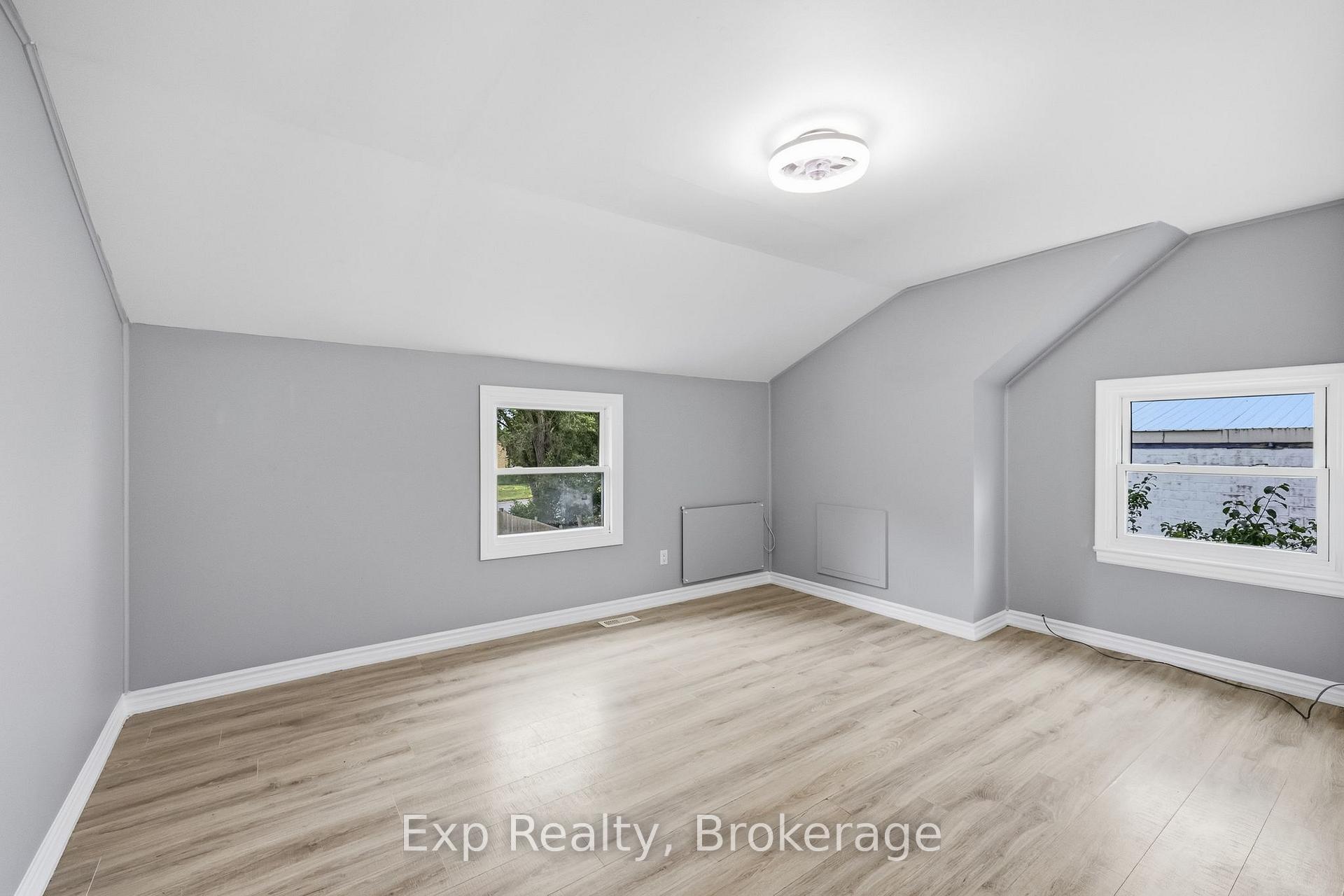 Photo 18 of 23 Ridley Street, Prince Edward County, Ameliasburg Ward — HOMEH