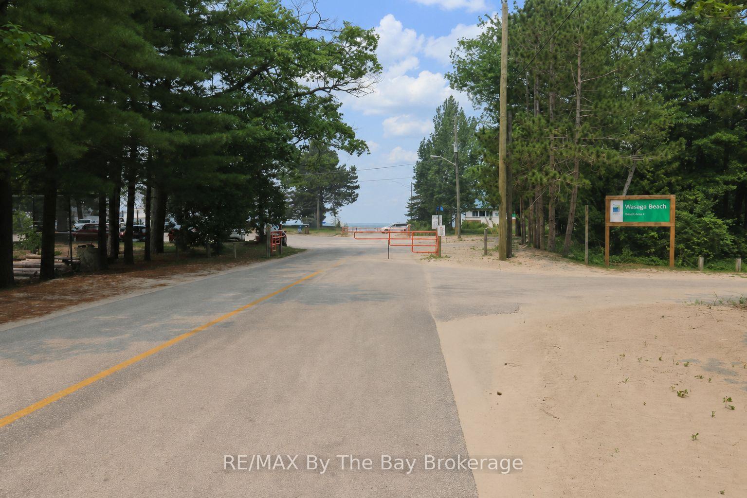 Photo 6 of 217 Dunkerron Avenue, Wasaga Beach — HOMEH