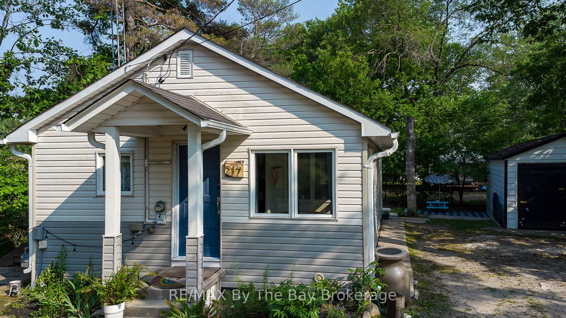 Photo 10 of 217 Dunkerron Avenue, Wasaga Beach — HOMEH
