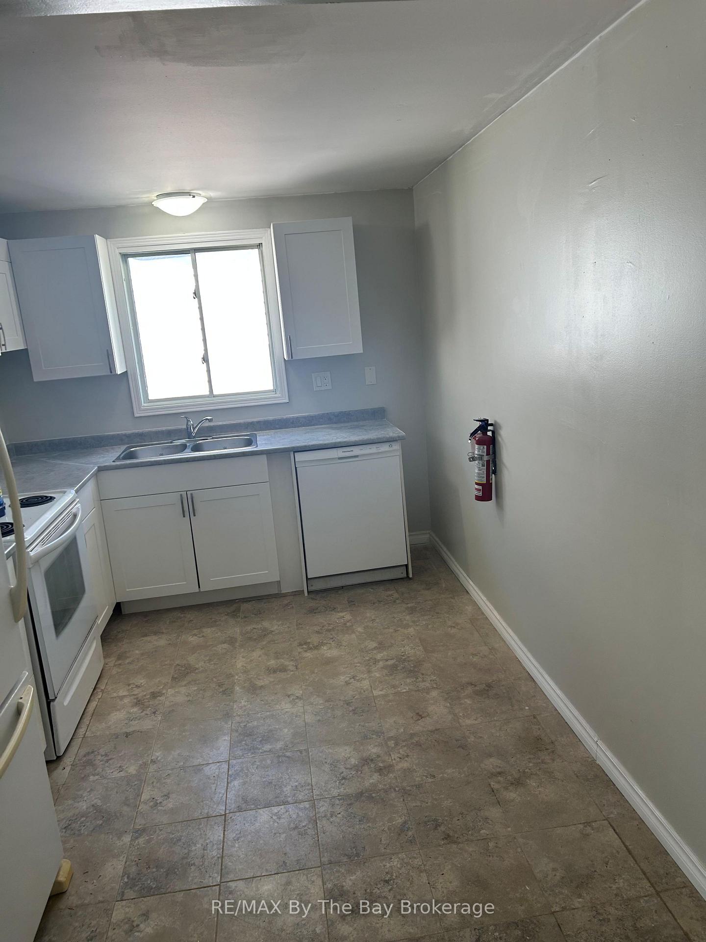 Photo 5 of 326 Christine Drive, Midland — HOMEH
