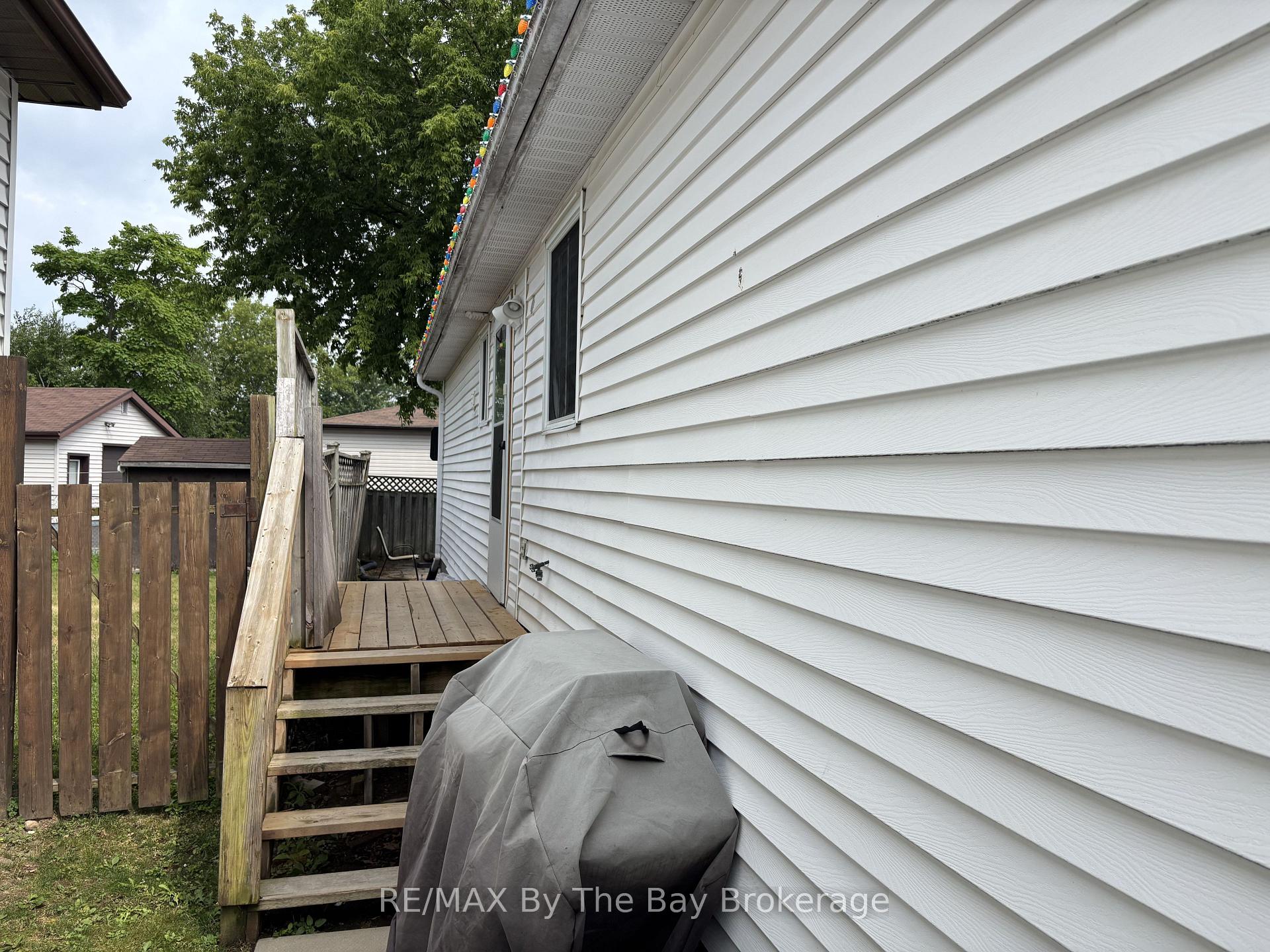 Photo 11 of 326 Christine Drive, Midland — HOMEH