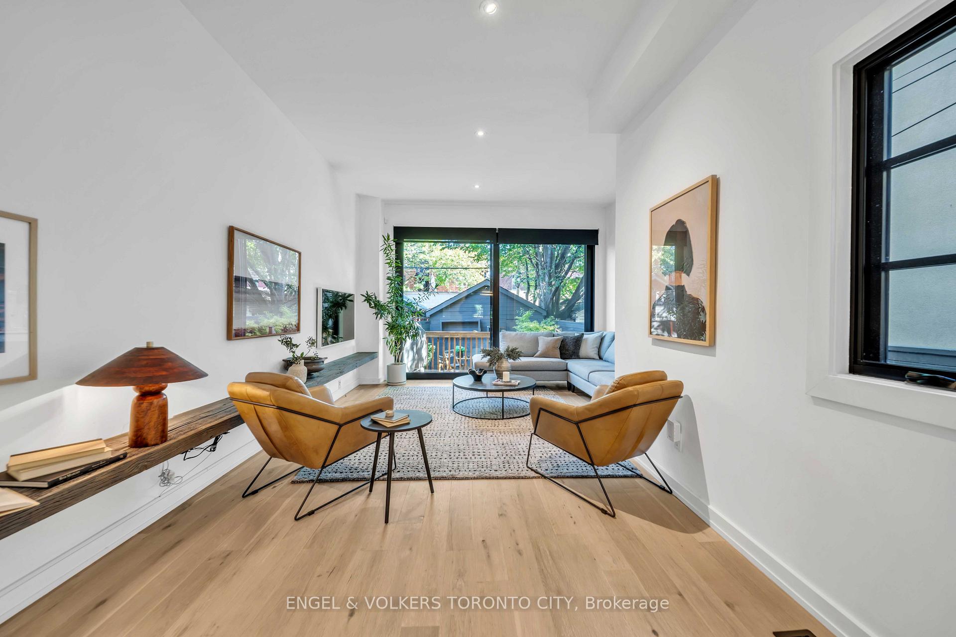 Photo 3 of 217 Shaw Street, Toronto, Trinity-Bellwoods — HOMEH