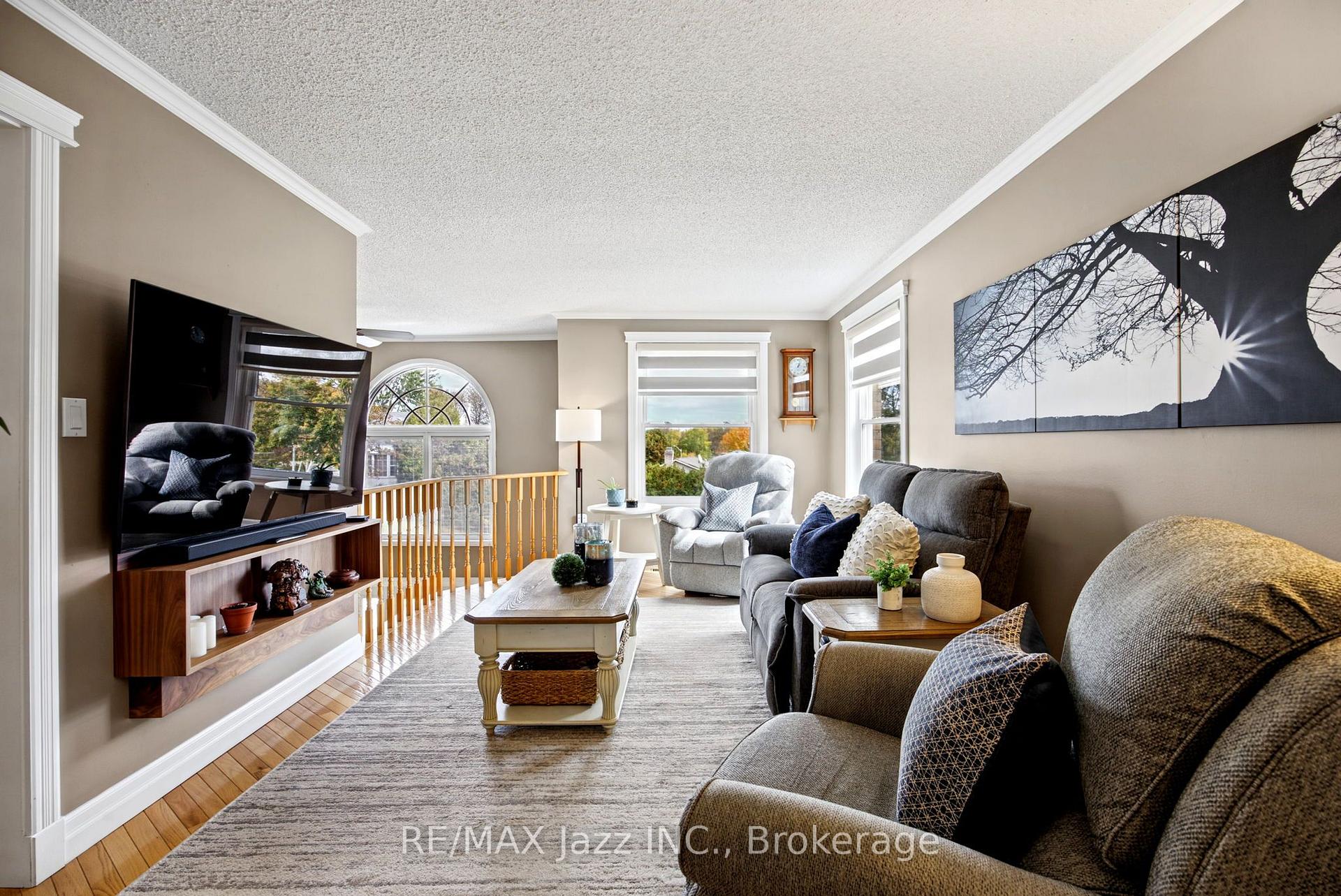 Photo 11 of 789 Lochness Crescent, Oshawa, McLaughlin — HOMEH
