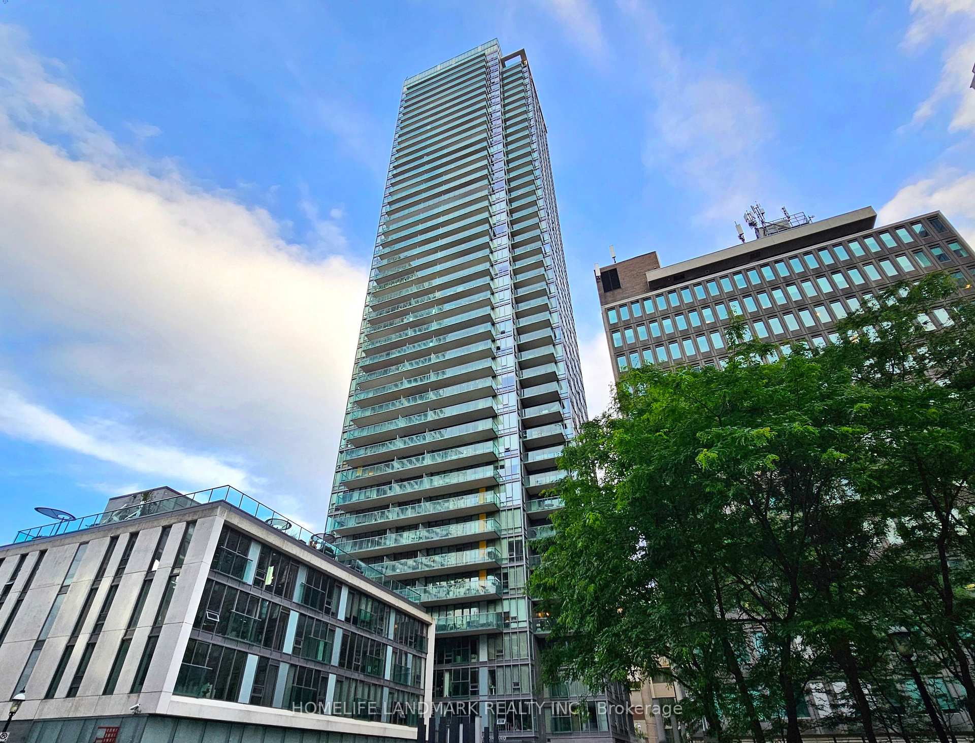 Front of Unit 3301, 33 Lombard Street