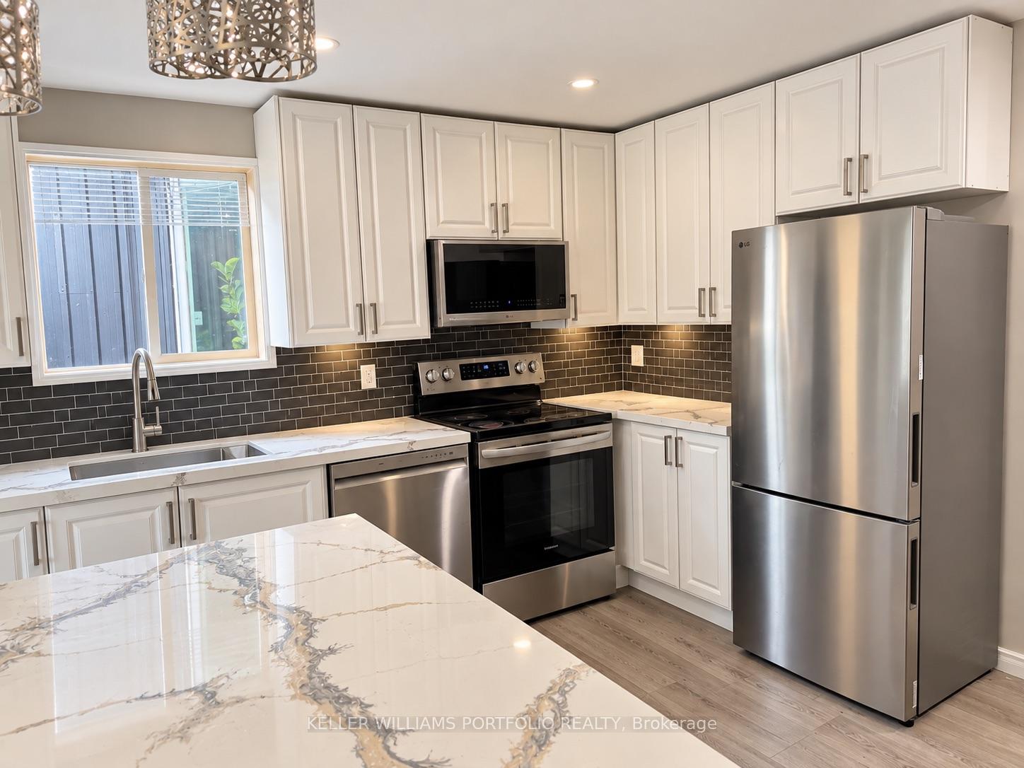 Photo 4 of 19 Kelvin Avenue, Toronto, East End-Danforth — HOMEH